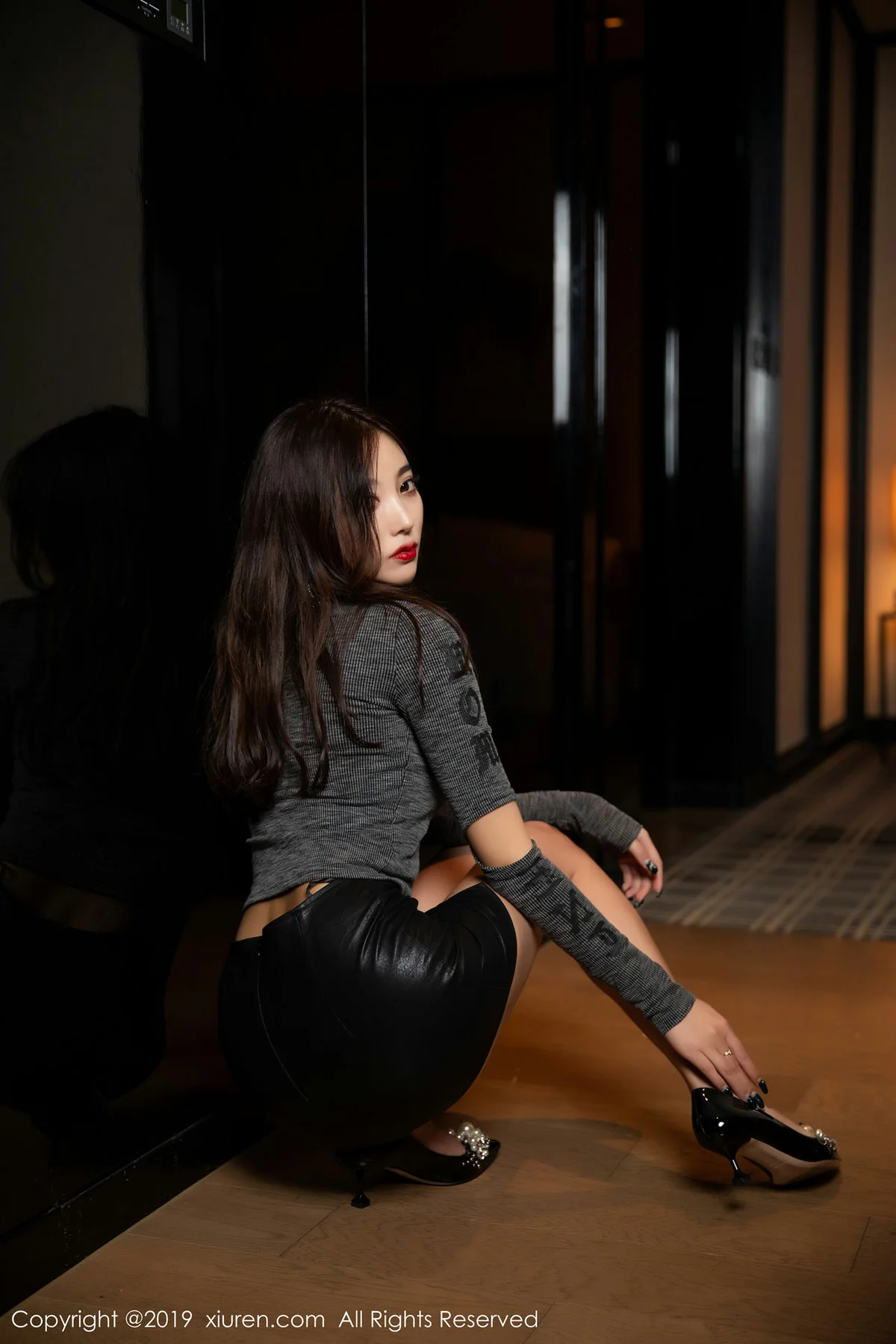XiuRen 秀人 No.1473 杨晨晨sugar 美腿皮裙 - 3
