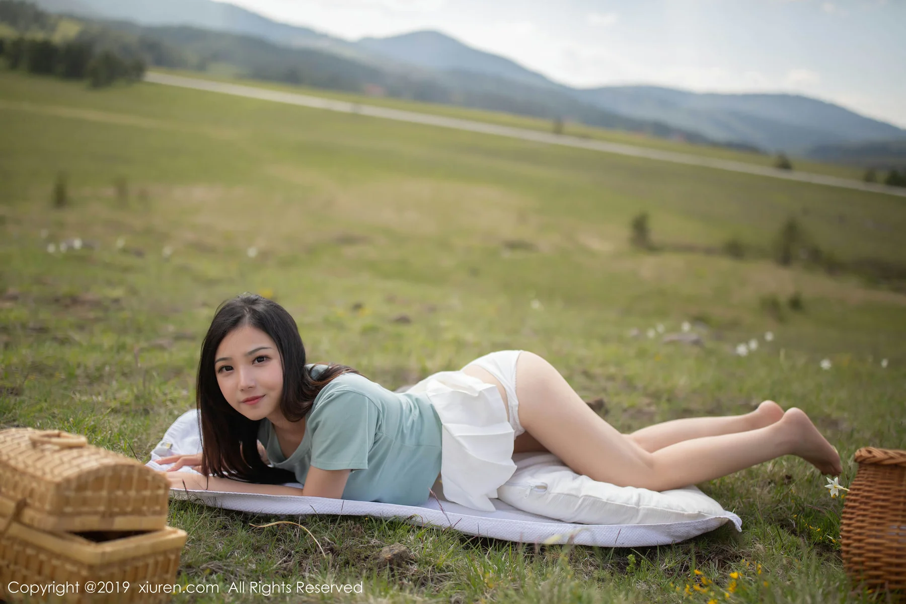 XiuRen 秀人 No.1495 徐薇薇mia 野外东欧旅拍写真 - 8