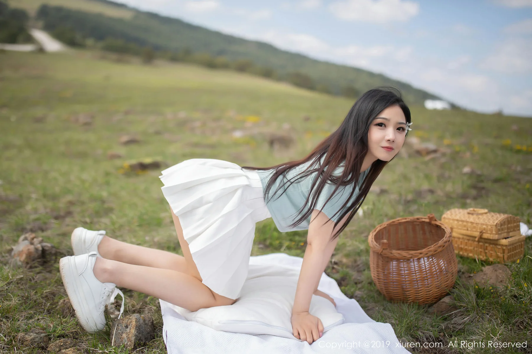 XiuRen 秀人 No.1495 徐薇薇mia 野外东欧旅拍写真 - 7