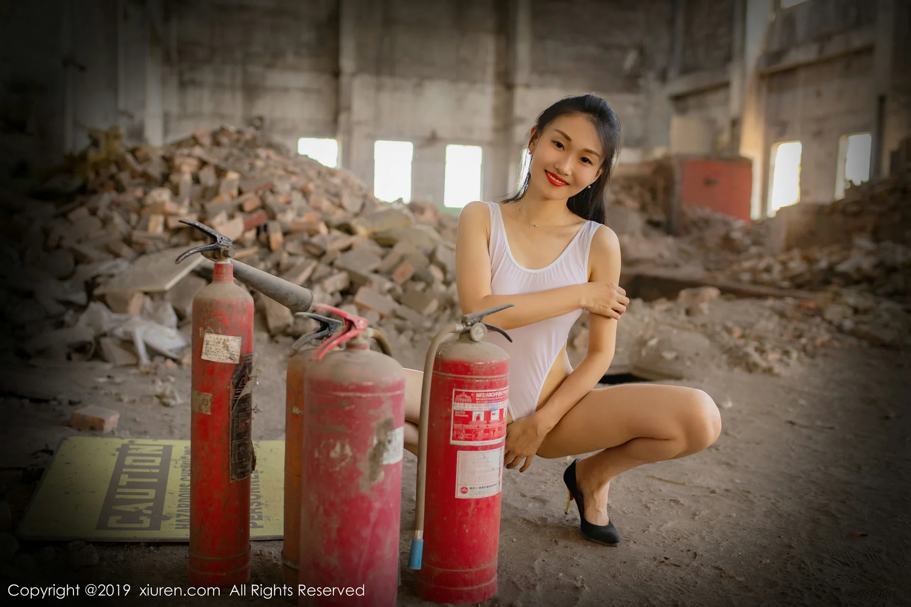 XiuRen 秀人 No.1679 狐小妖Baby 厂房外拍性感 - 5