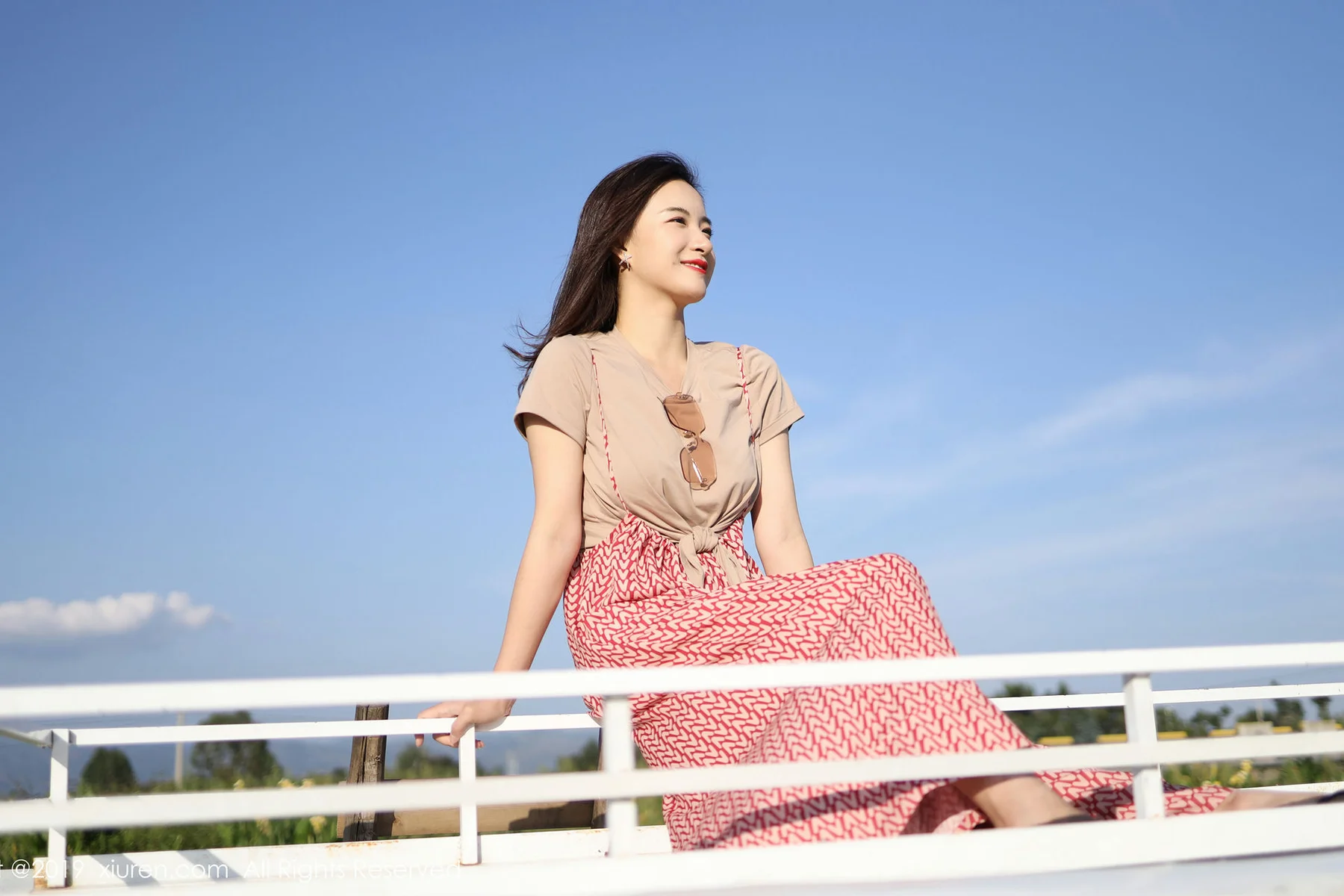 XiuRen 秀人 No.1718 气质梨涡妹 艺儿拿铁清新写真 - 4