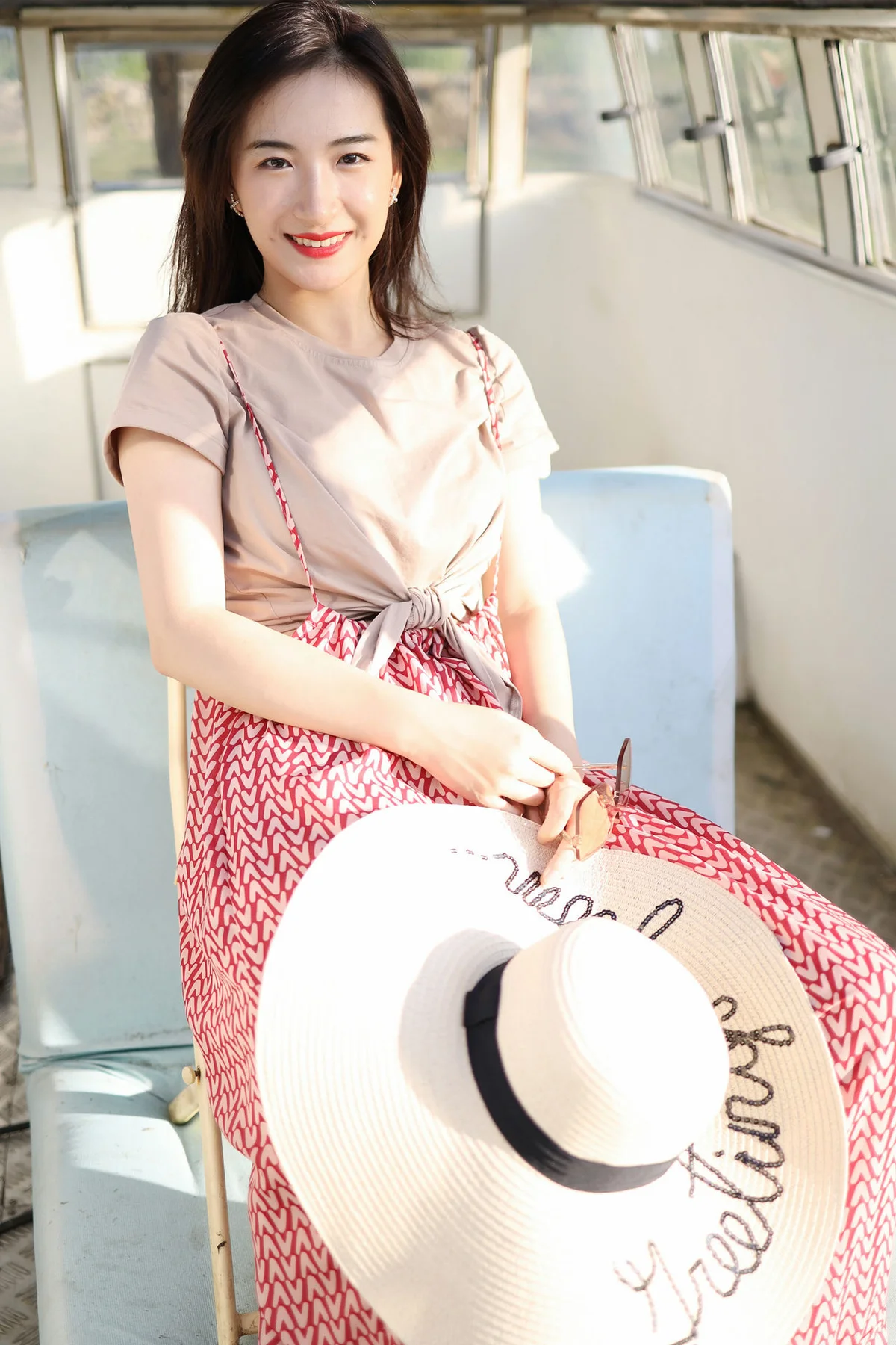 XiuRen 秀人 No.1718 气质梨涡妹 艺儿拿铁清新写真 - 9