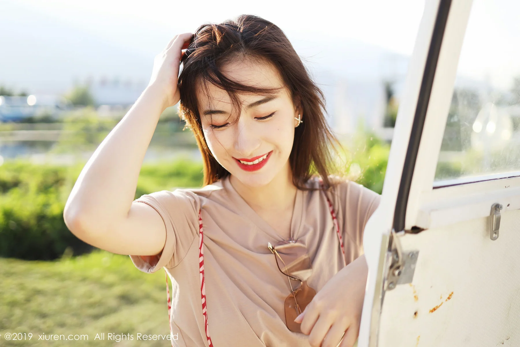 XiuRen 秀人 No.1718 气质梨涡妹 艺儿拿铁清新写真 - 9