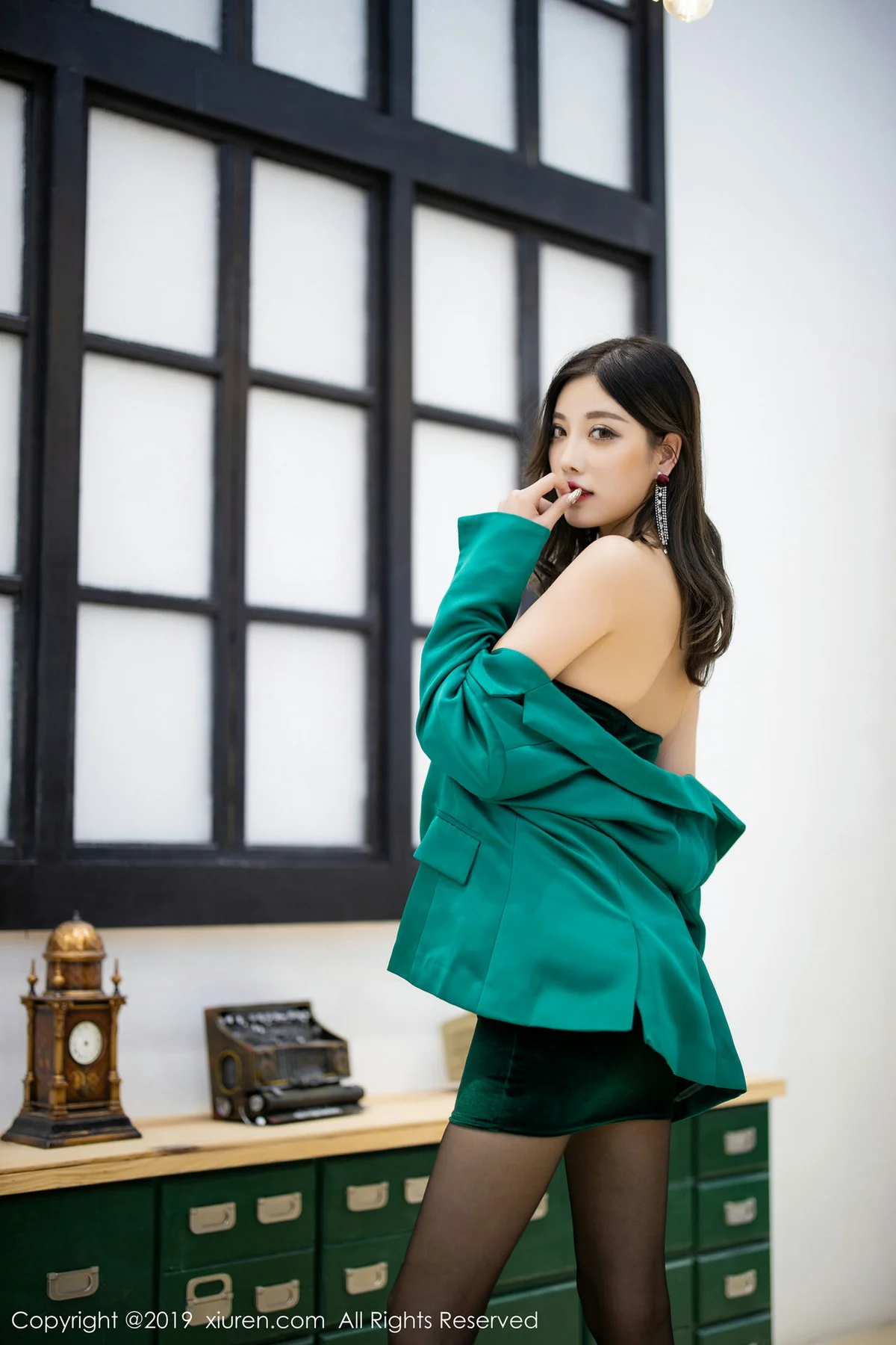 XiuRen 秀人 No.1731 99P丝袜美腿魅惑 杨晨晨sugar - 3