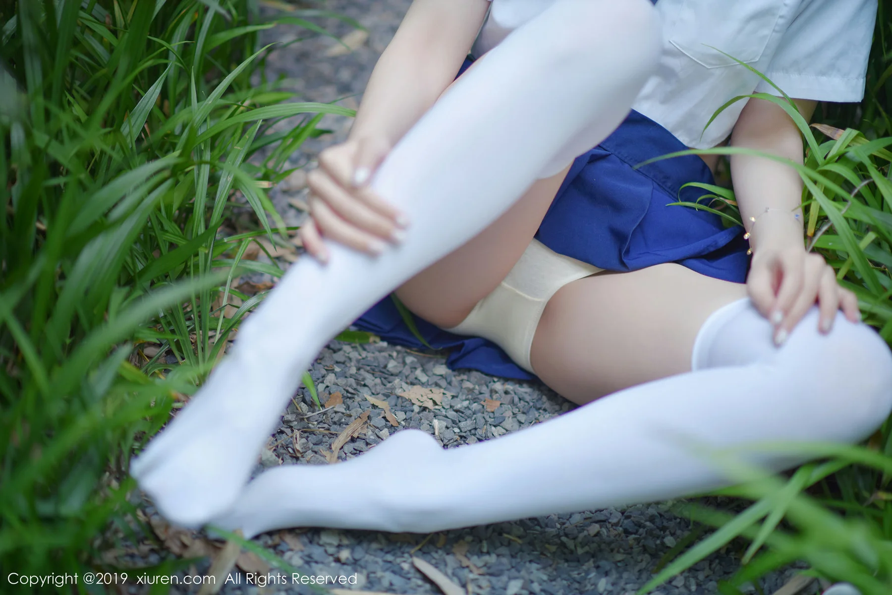 XiuRen 秀人 No.1733 野外森林 沈梦瑶外拍写真 - 1