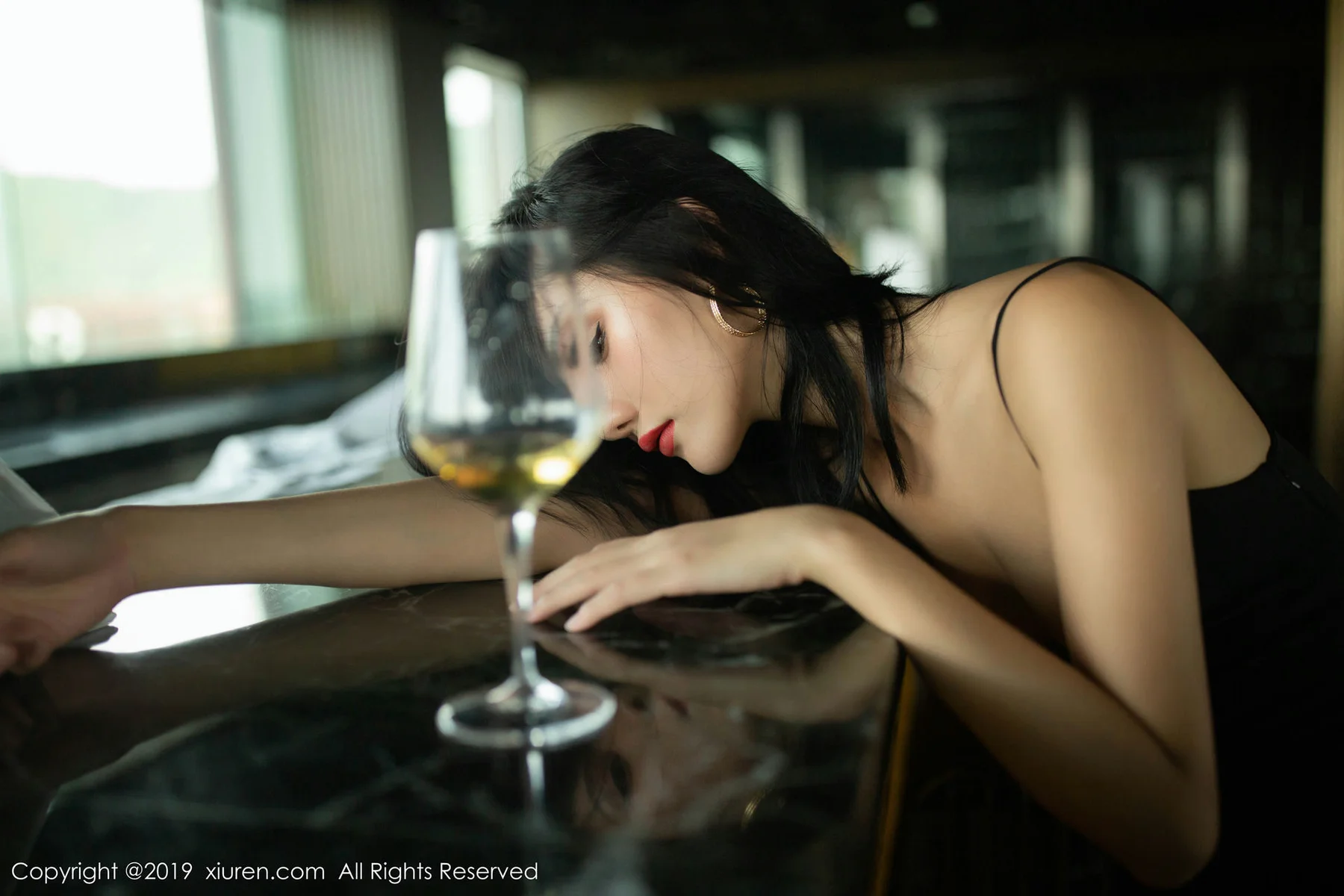 XiuRen 秀人 No.1739 酒窖主题 就是阿朱啊写真 - 1