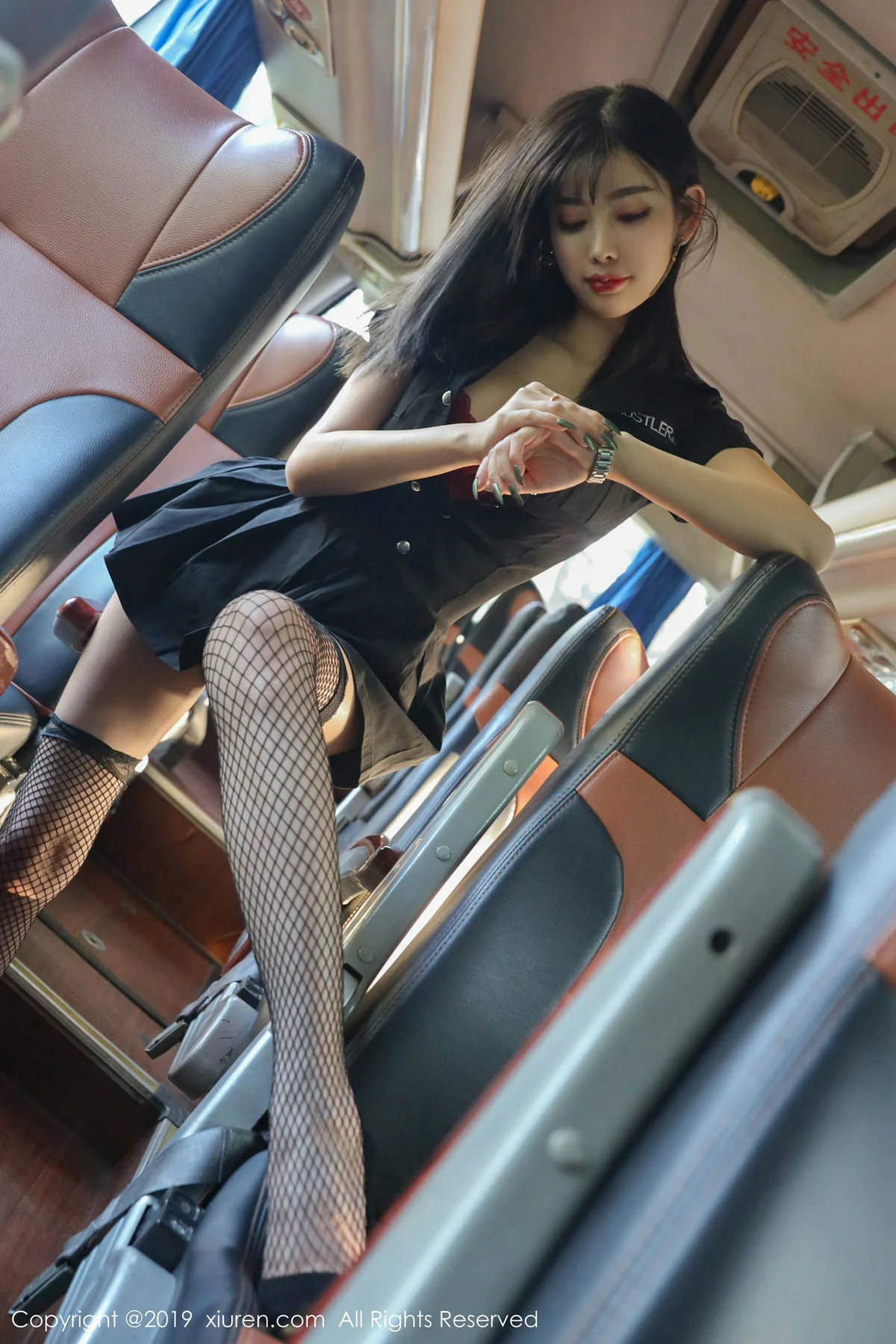 XiuRen 秀人 No.1771 大巴车主题拍摄警花制服 杨晨晨sugar - 5