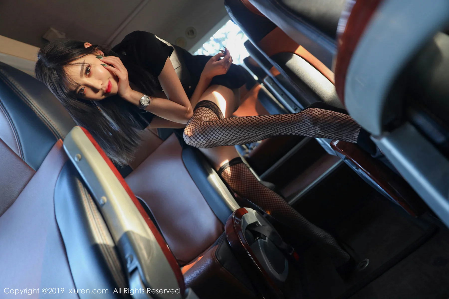 XiuRen 秀人 No.1771 大巴车主题拍摄警花制服 杨晨晨sugar - 9