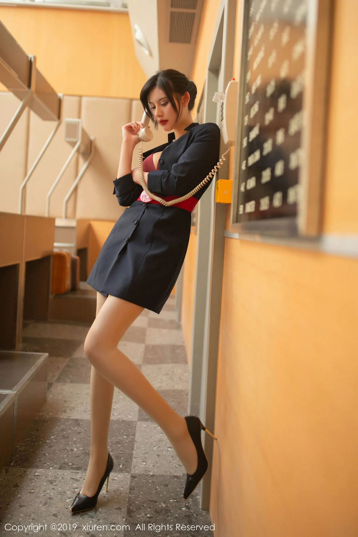 XiuRen 秀人 No.1881 机厅地勤 就是阿朱啊主题写真 - 1