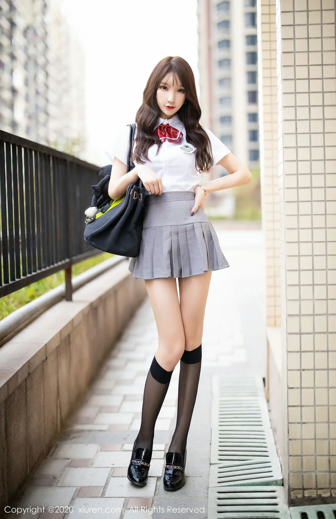 XiuRen 秀人 No.1899 短裙制服93P 周于希Sandy 性感外拍写真 - 5