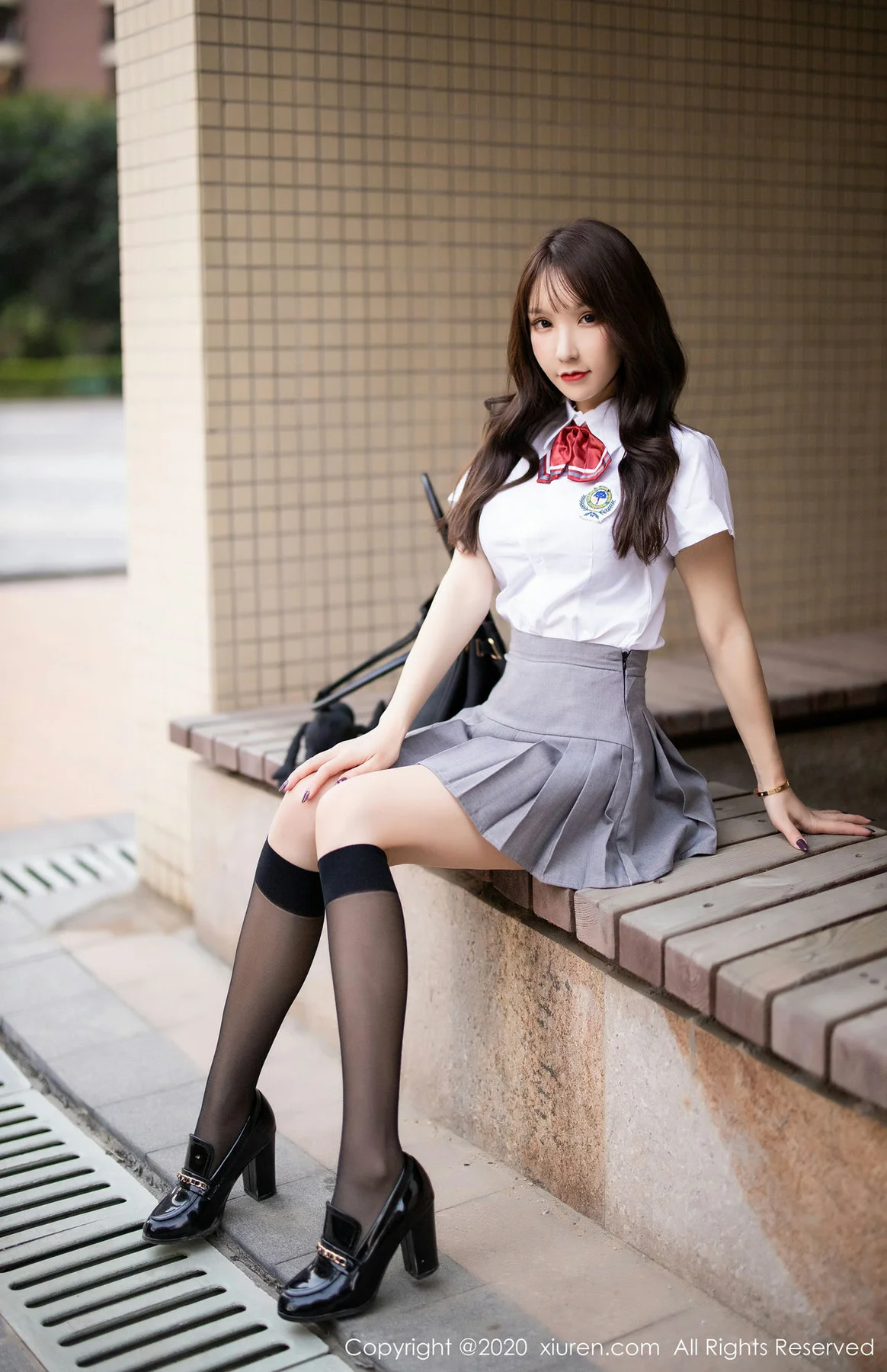 XiuRen 秀人 No.1899 短裙制服93P 周于希Sandy 性感外拍写真 - 8