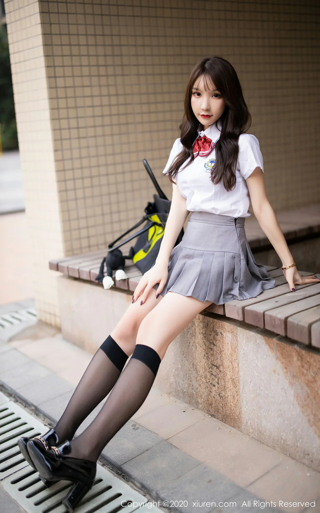XiuRen 秀人 No.1899 短裙制服93P 周于希Sandy 性感外拍写真 - 9