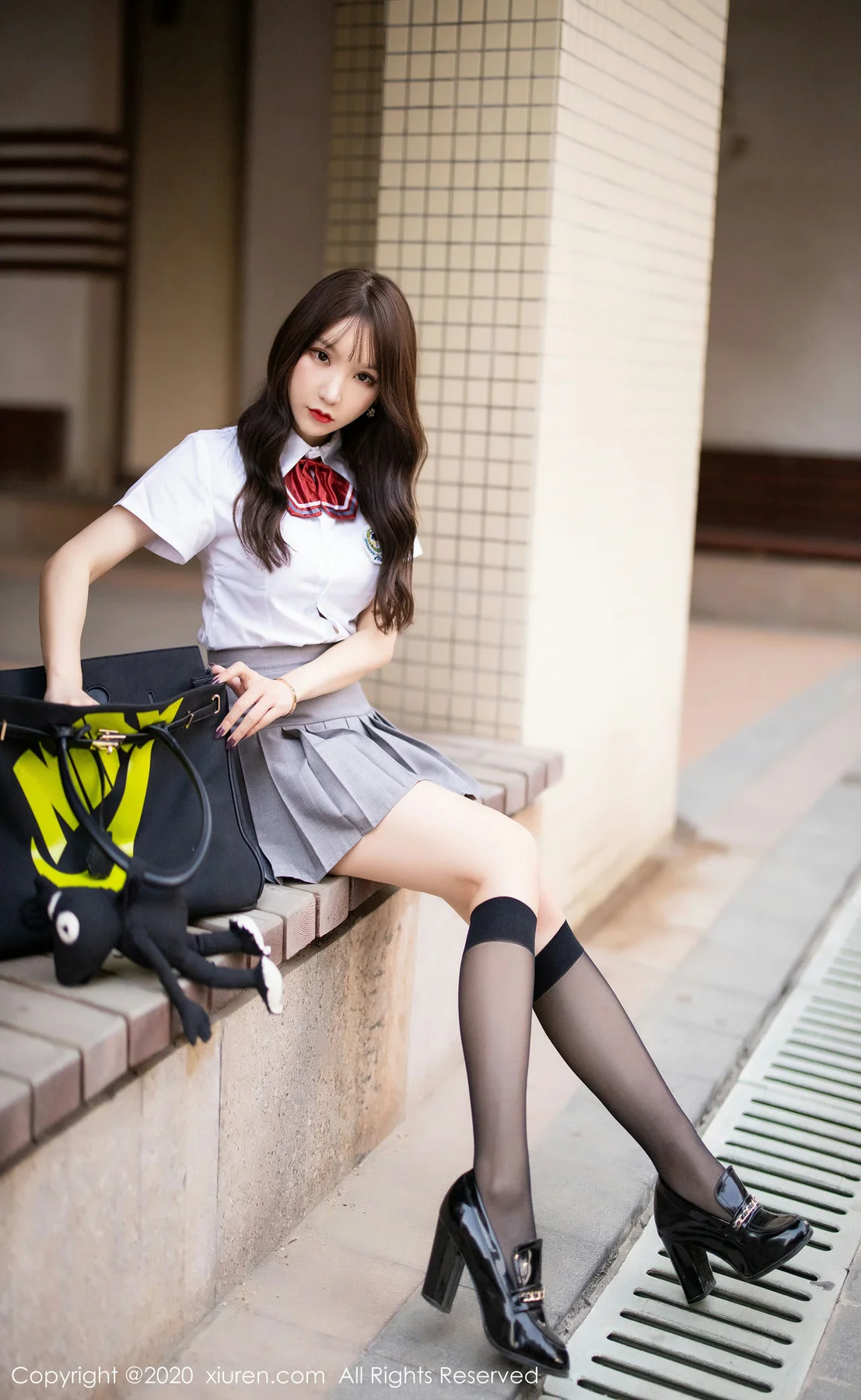 XiuRen 秀人 No.1899 短裙制服93P 周于希Sandy 性感外拍写真 - 10