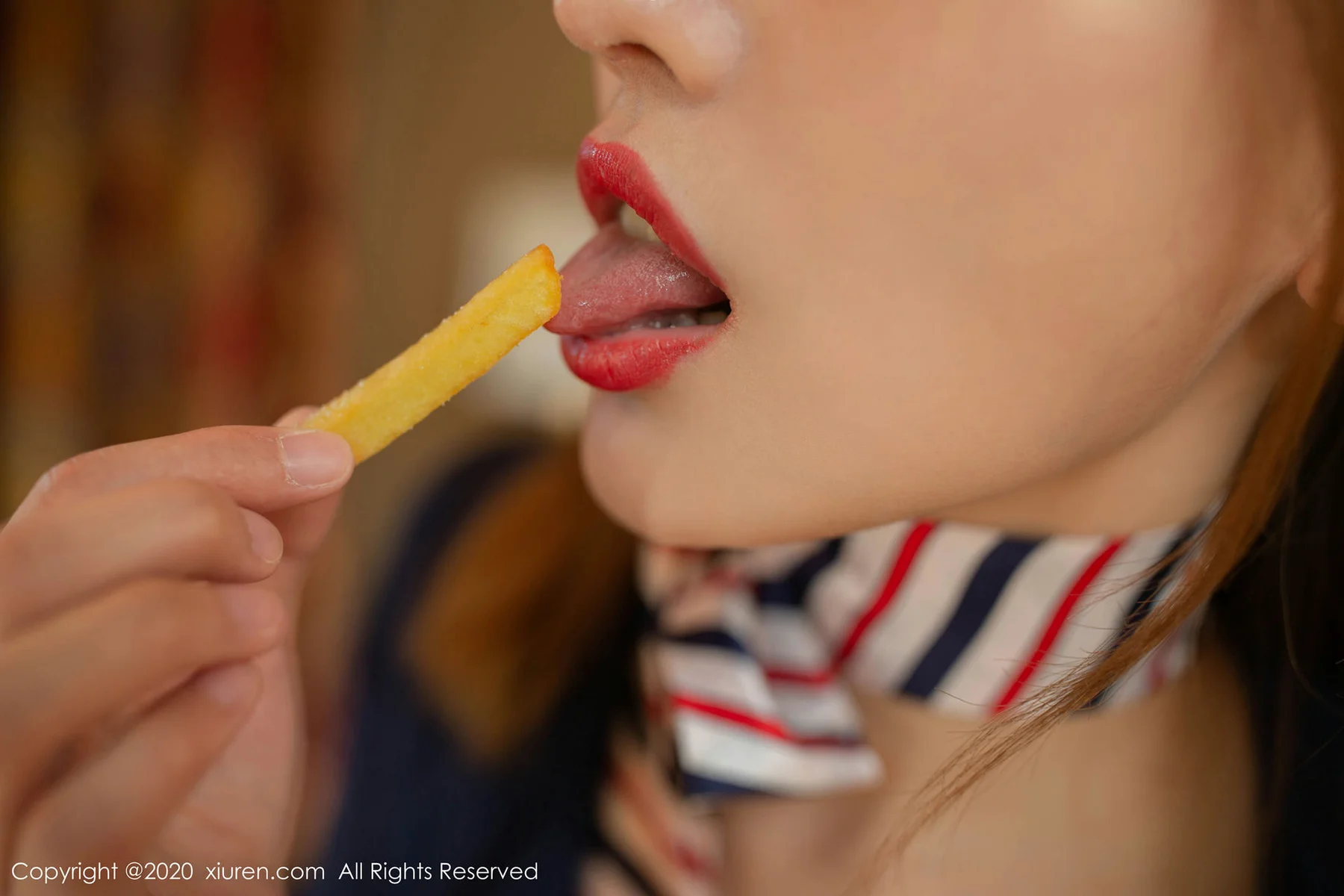 XiuRen 秀人 No.1945 酒店76P送餐员主题写真 陆萱萱 - 5