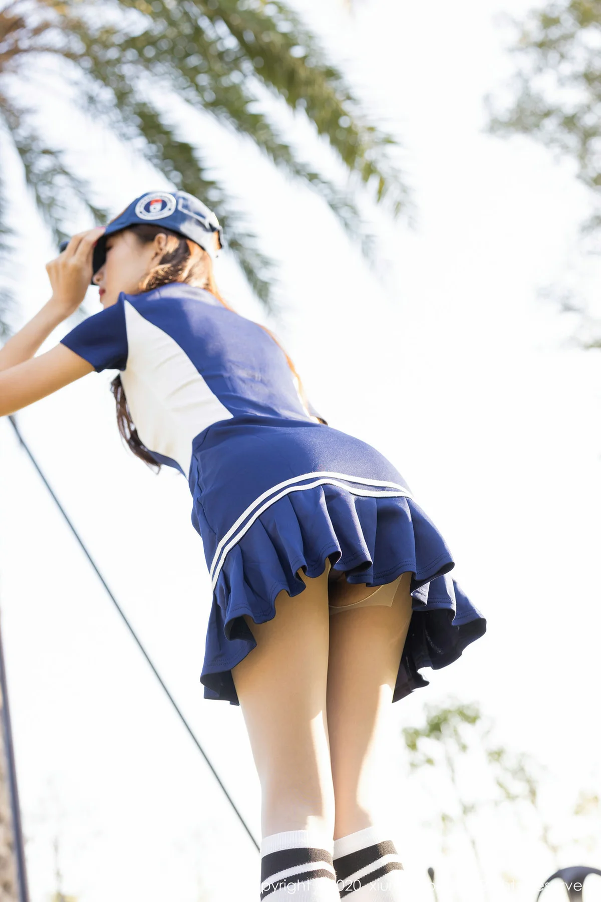 XiuRen 秀人 No.1963 户外 + 肉丝 + 紧身裤 杨紫嫣Cynthia 新写真 - 1