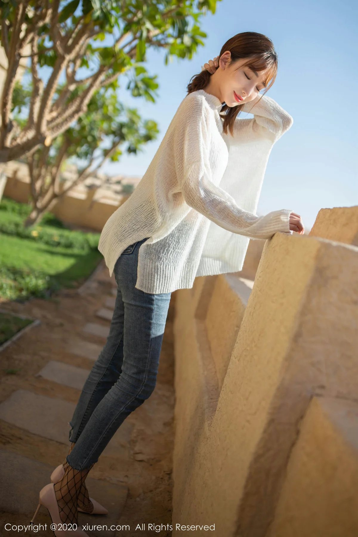 XiuRen 秀人 No.1988 异域沙漠83P 陆萱萱 沙漠网袜写真 - 9