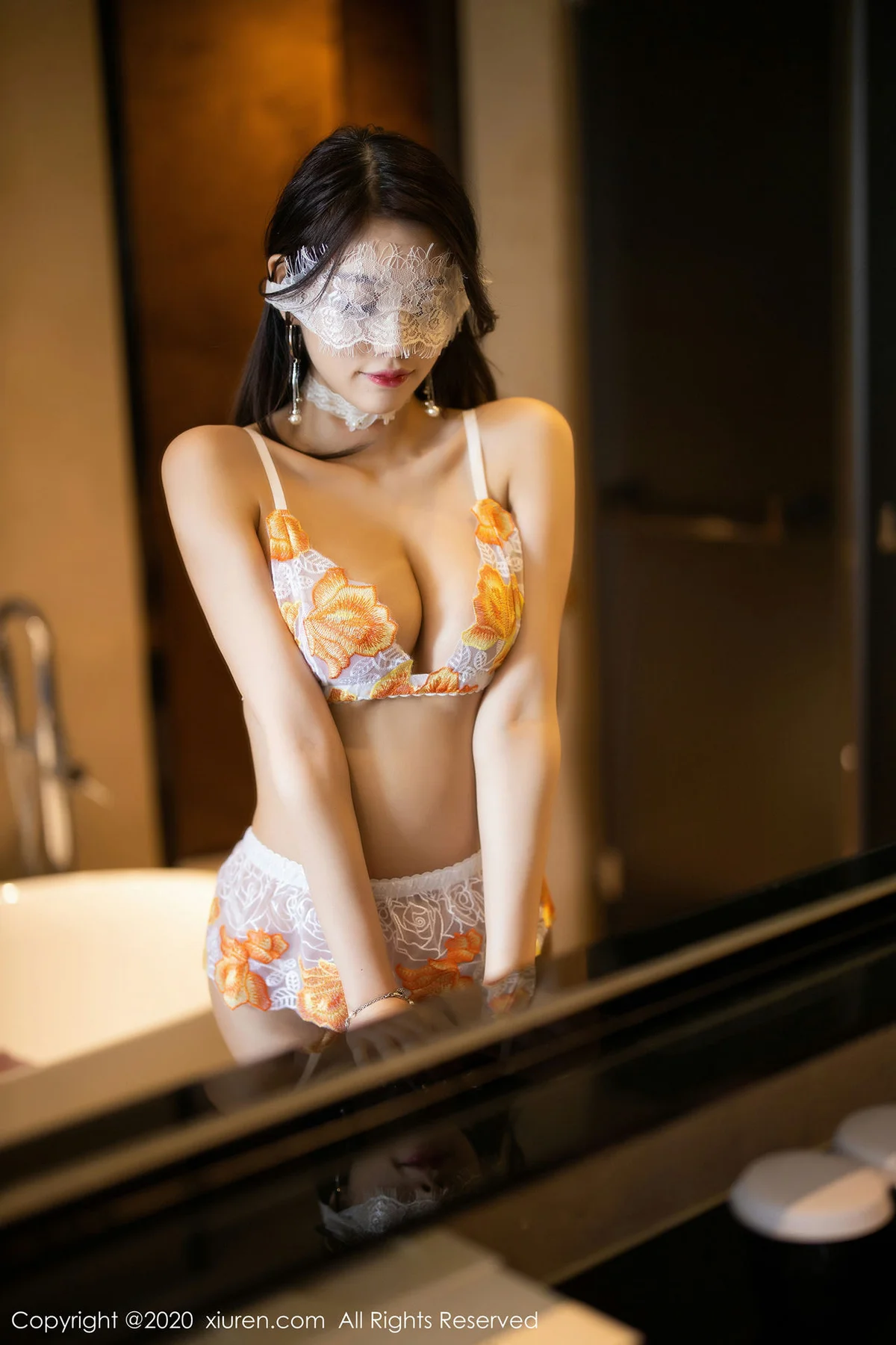 XiuRen 秀人 No.1989 情趣蒙面与蕾丝吊袜 杨晨晨sugar - 2