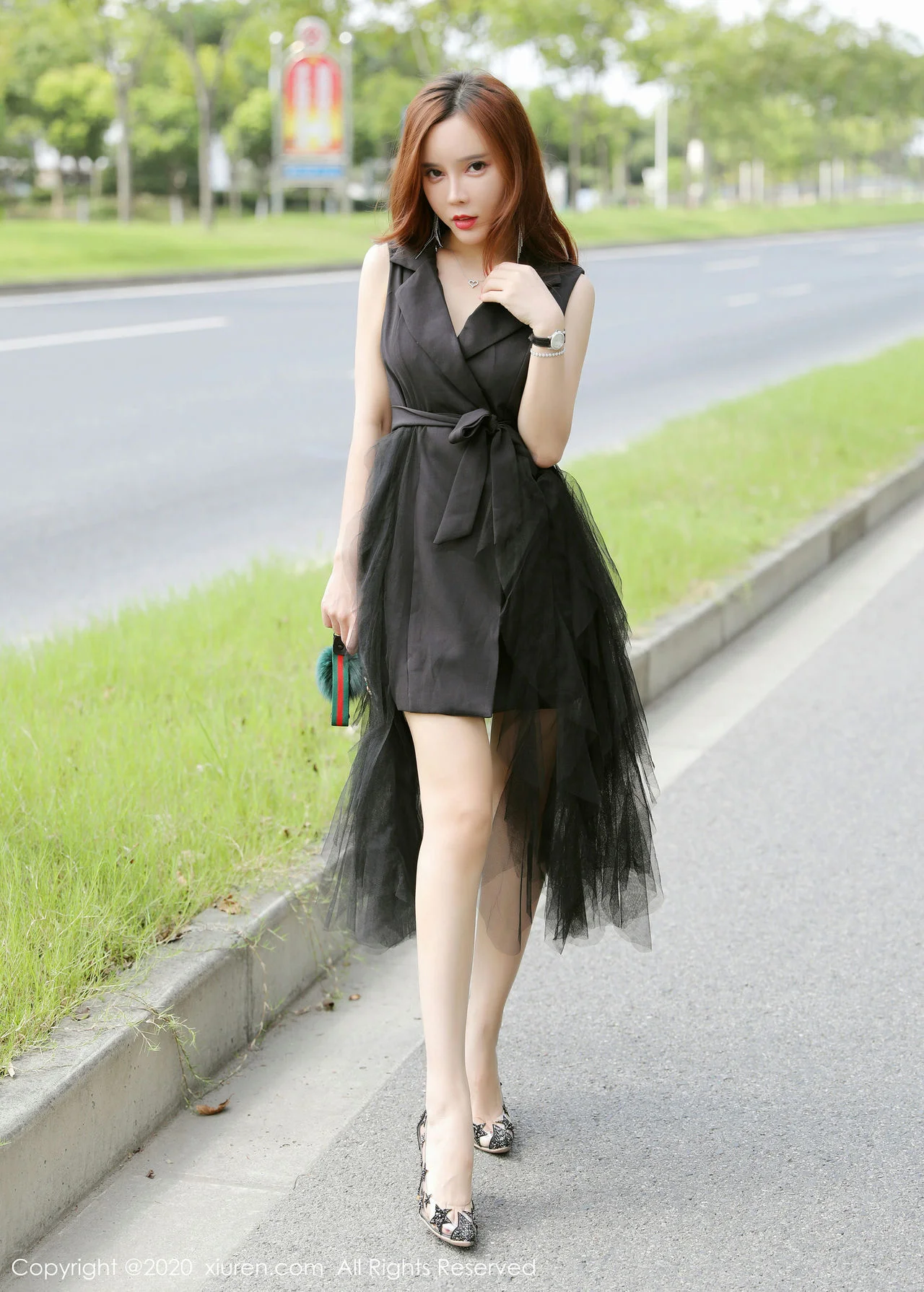 XiuRen 秀人 No.2048 户外大胆外拍性感写真 艾小青 - 1