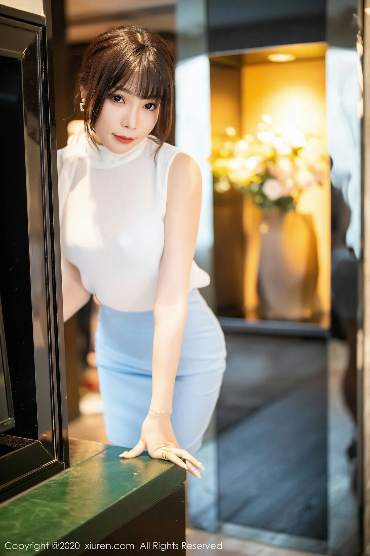 XiuRen 秀人 No.2107 灰丝美腿101P 芝芝 最新性感写真 - 9