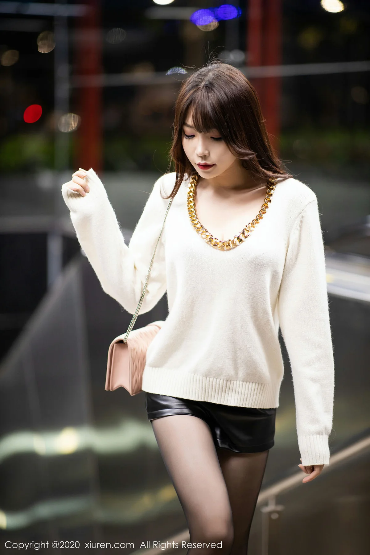 XiuRen 秀人 No.2133 芝芝Booty 镂空内衣与黑丝性感内衣写真 - 7