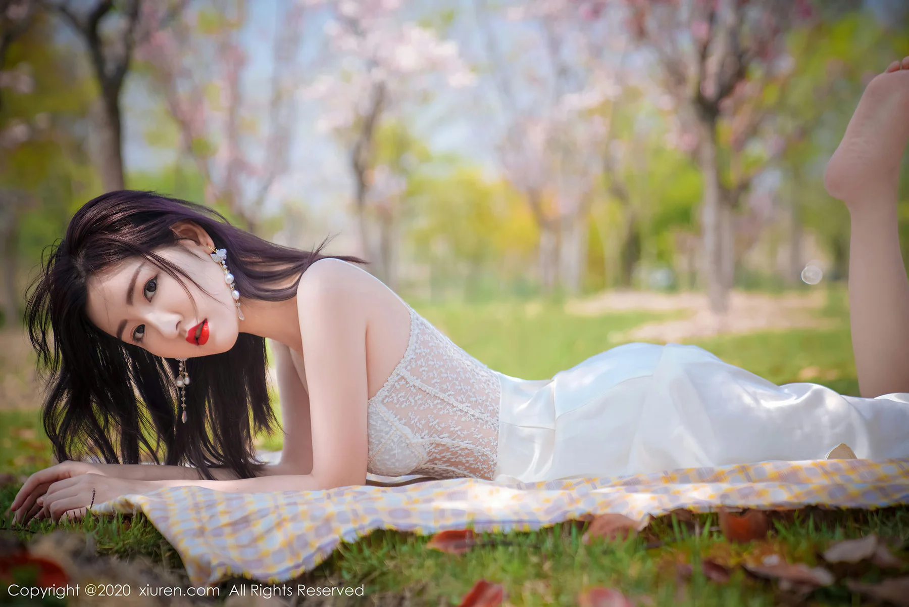 XiuRen 秀人 No.2297 沈梦瑶 花海美女 - 2