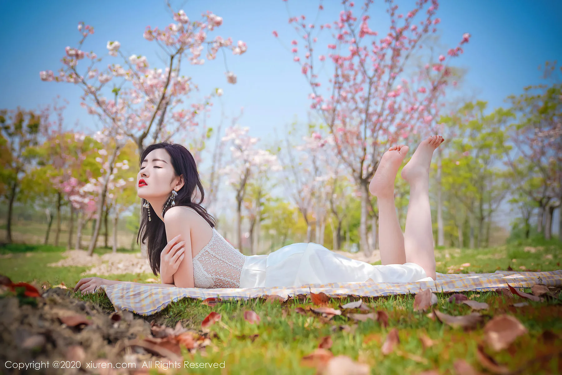 XiuRen 秀人 No.2297 沈梦瑶 花海美女 - 3