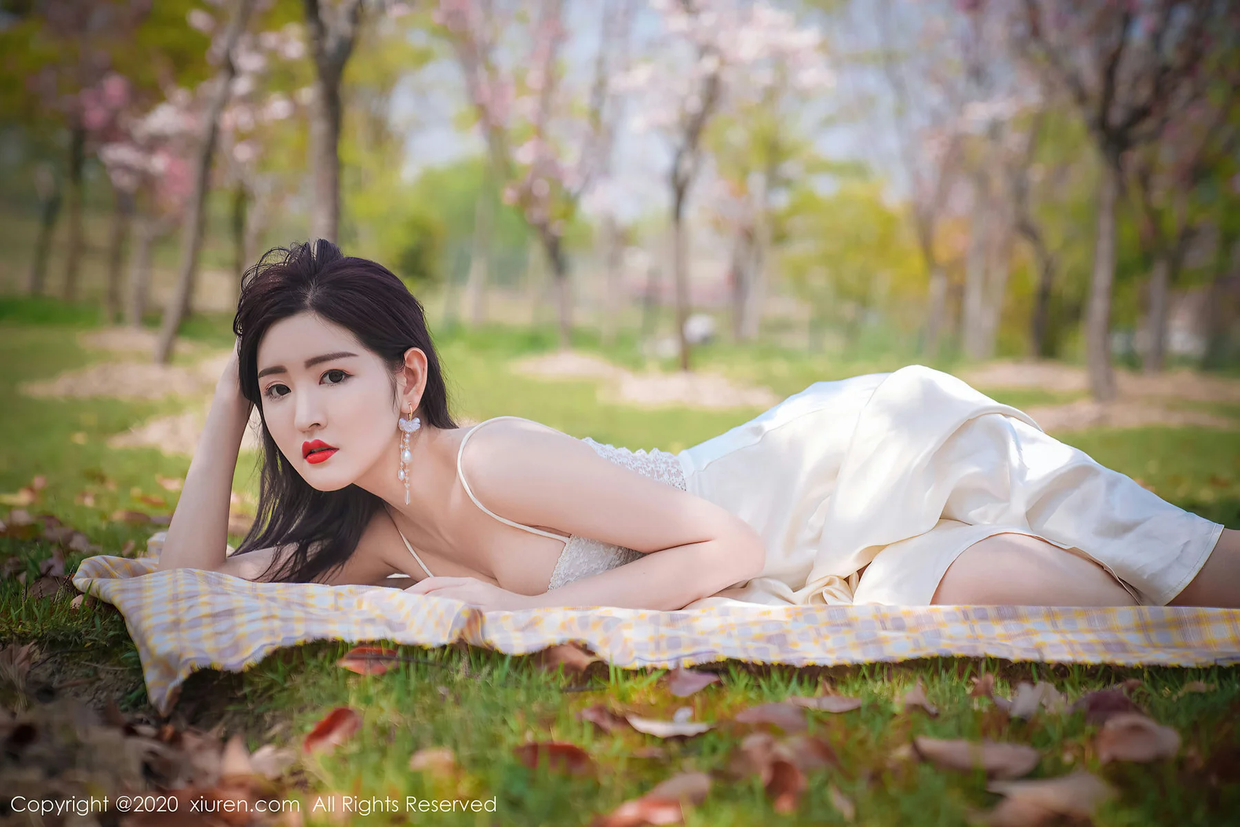 XiuRen 秀人 No.2297 沈梦瑶 花海美女 - 2