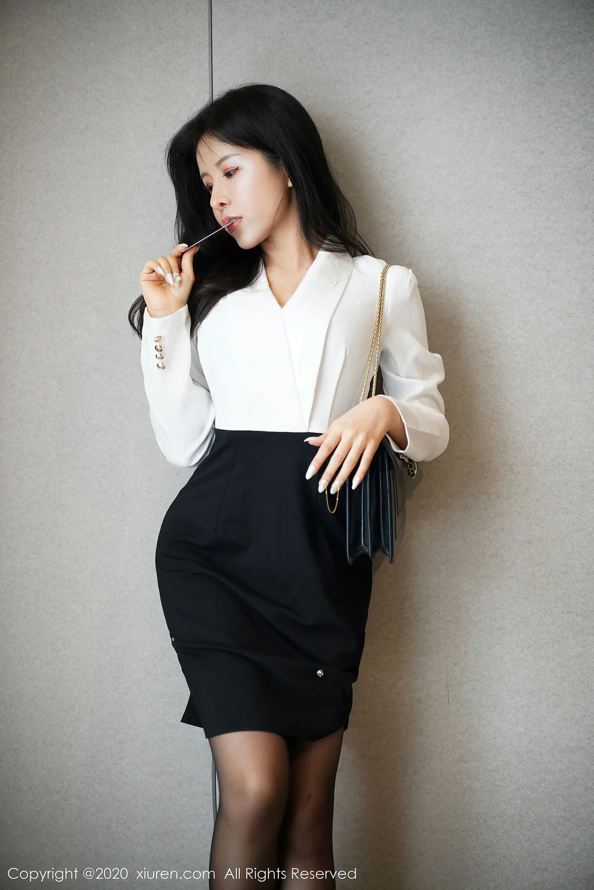 XiuRen 秀人 No.2346 奥莉 白丝袜黑短裙秘书 - 3