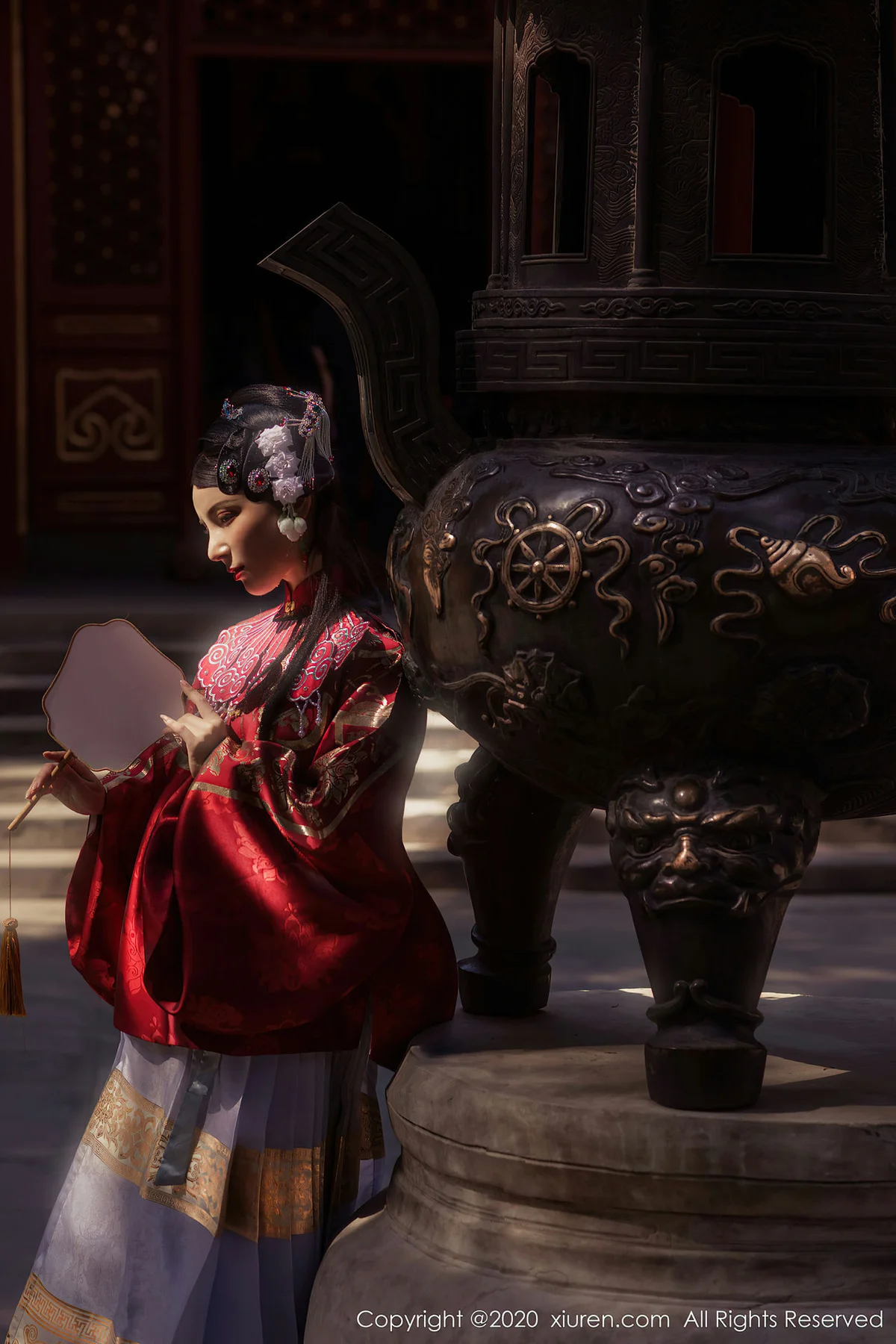 XiuRen 秀人 No.2395 透明旗袍小皮鞭 小蛮妖yummy 新晋水嫩模特 - 2