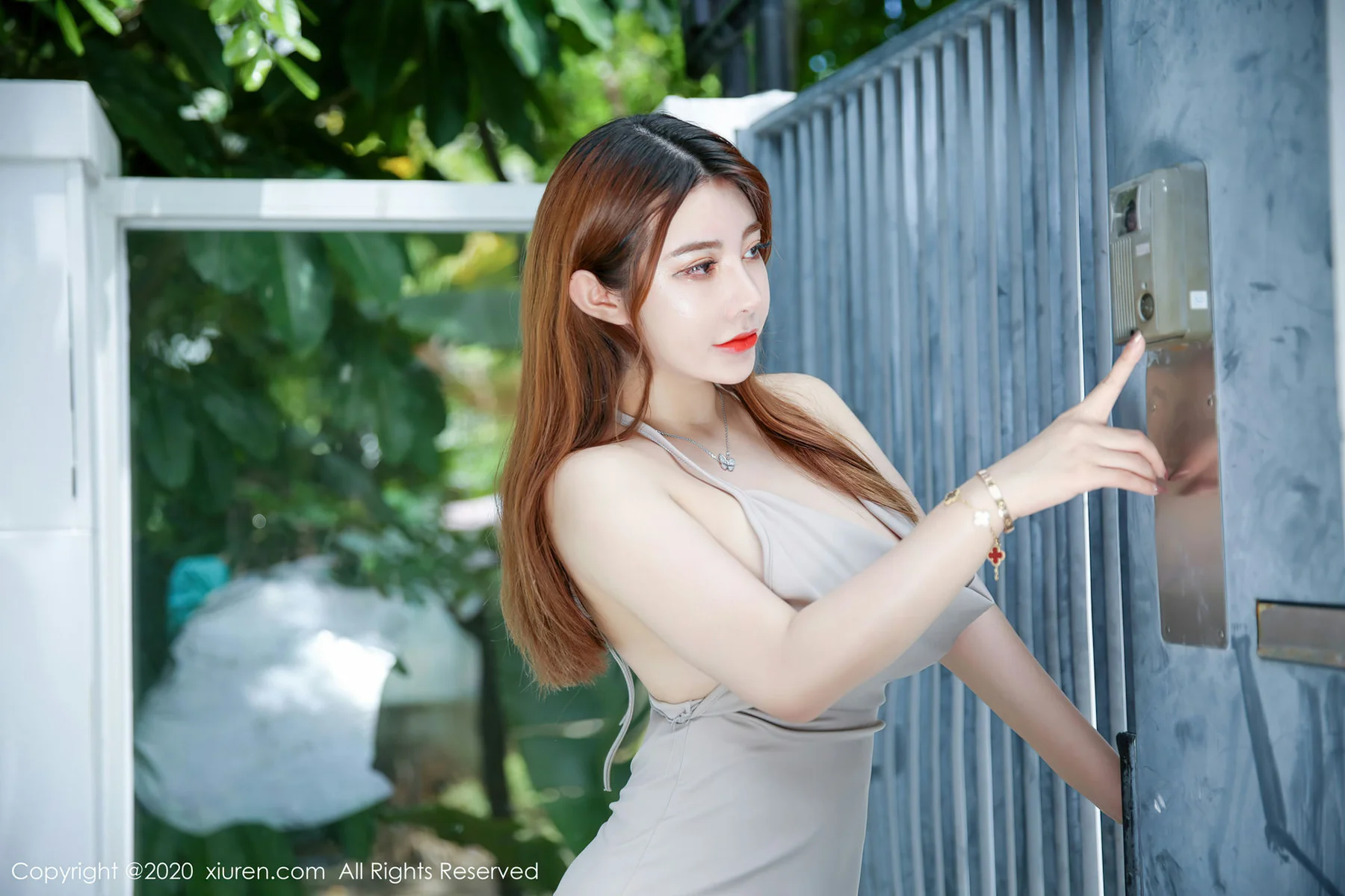XiuRen 秀人 No.2593  吊裙居家女友 软软  三亚旅拍 - 10