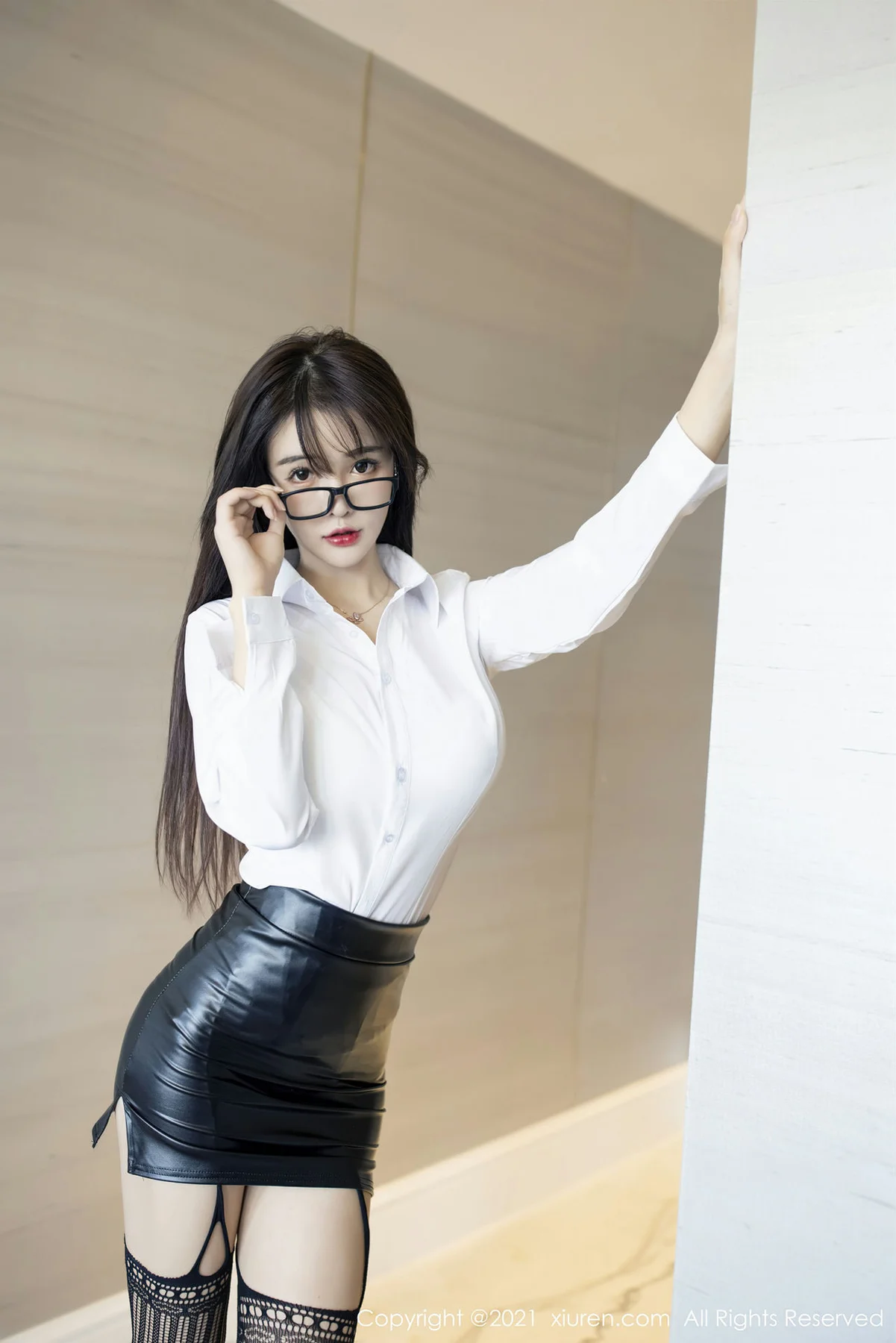 XiuRen 秀人 No.2976  清甜秀美美女皮裙 南初妹妹 - 1