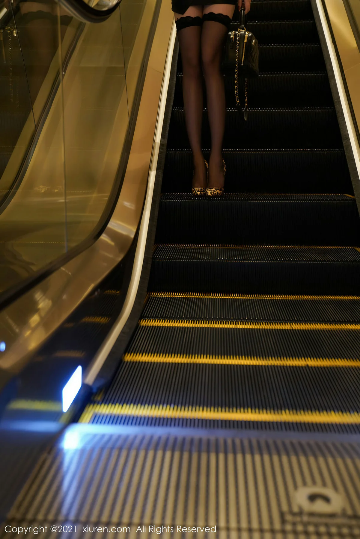 XiuRen 秀人 No.3011  偶遇女神 芝芝 黑丝高跟 - 8