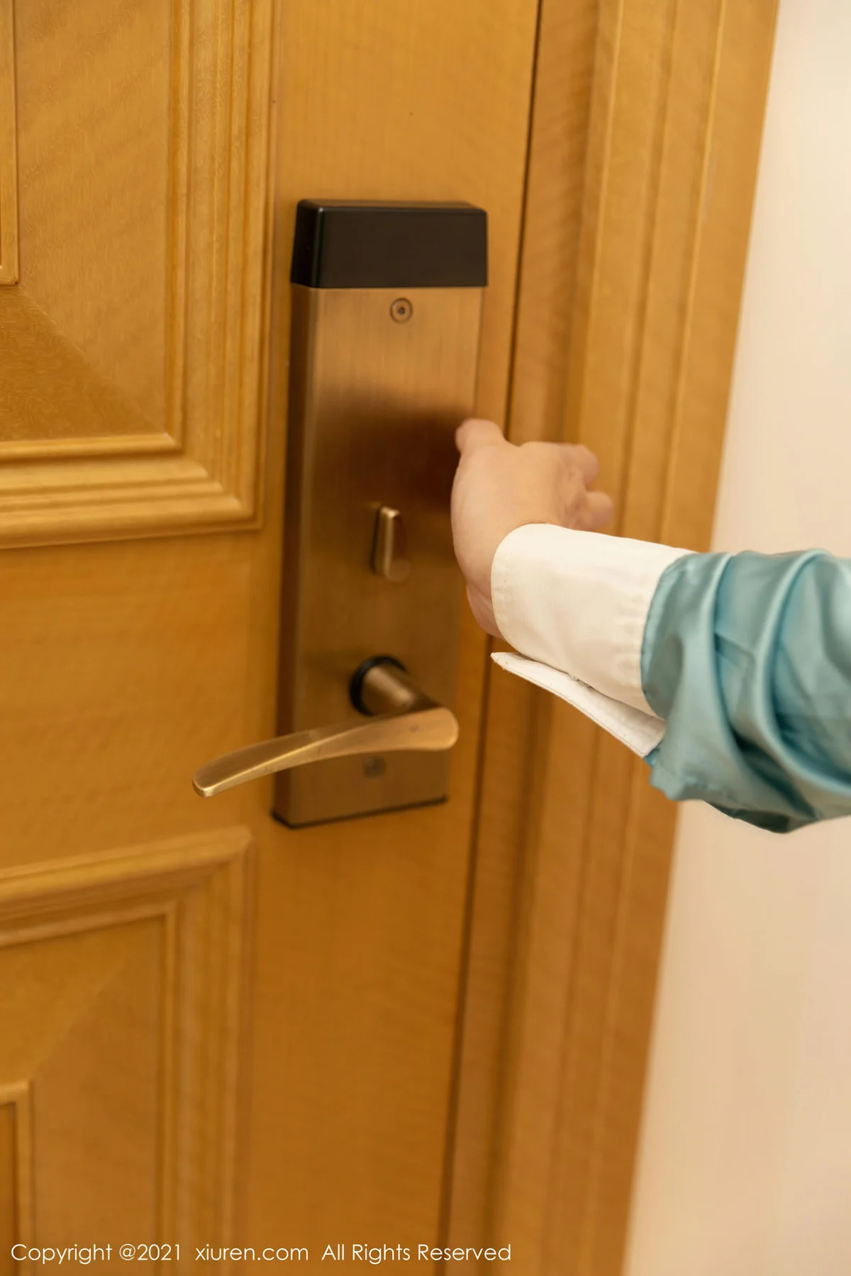 XiuRen 秀人 No.3014  空姐制服剧情写真 允爾 - 9