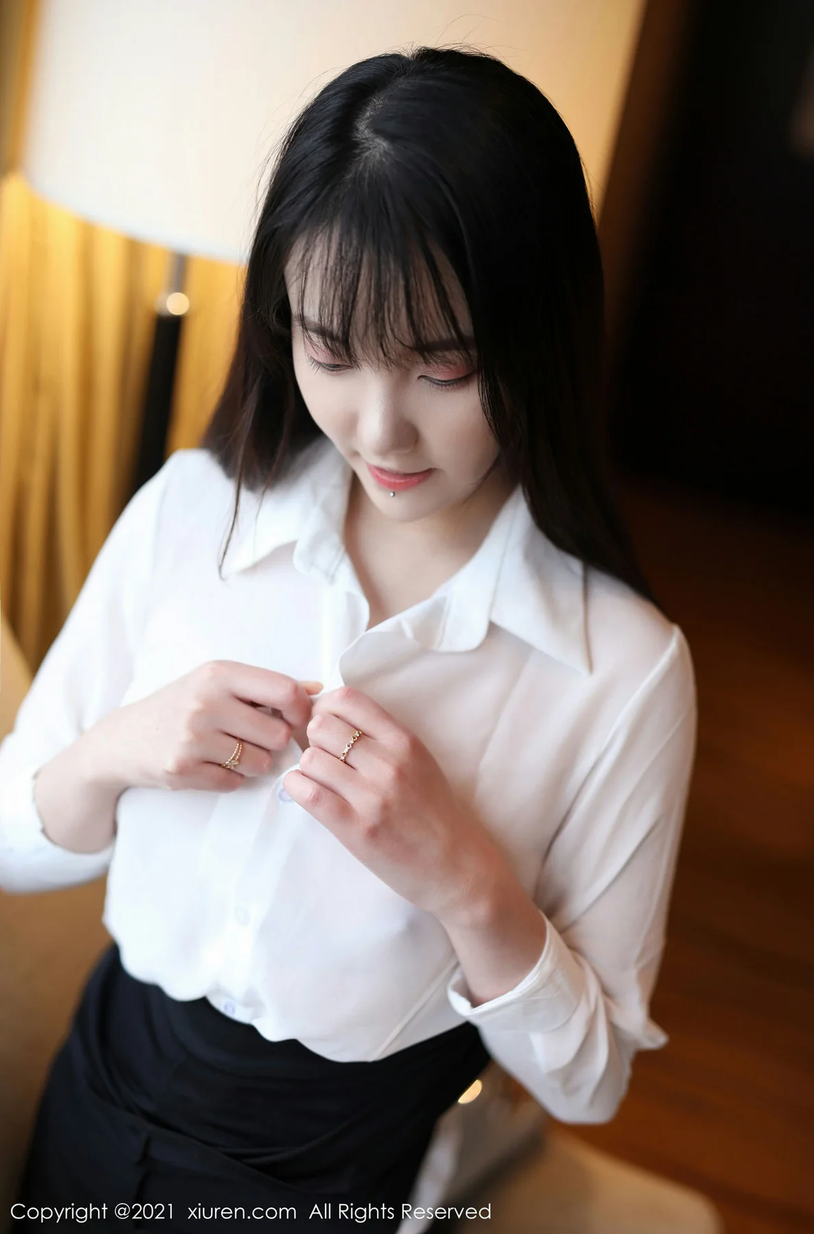 XiuRen 秀人 No.3076 真空系列  揉揉肉肉 黑短裙 - 6