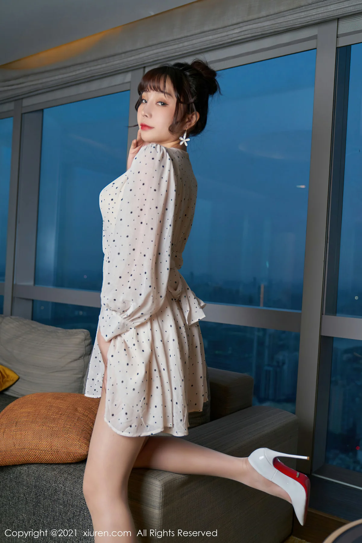 XiuRen 秀人 No.3145 碎花性感  芝芝 丁字裤翘臀 - 9