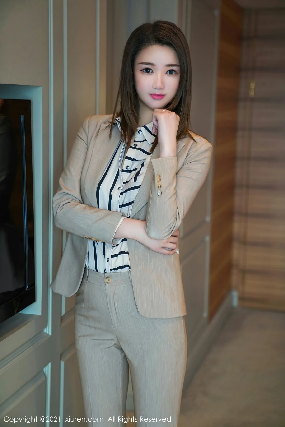 XiuRen 秀人 No.3150  飒爽职场ol 文芮jeninfer 最新写真 - 1