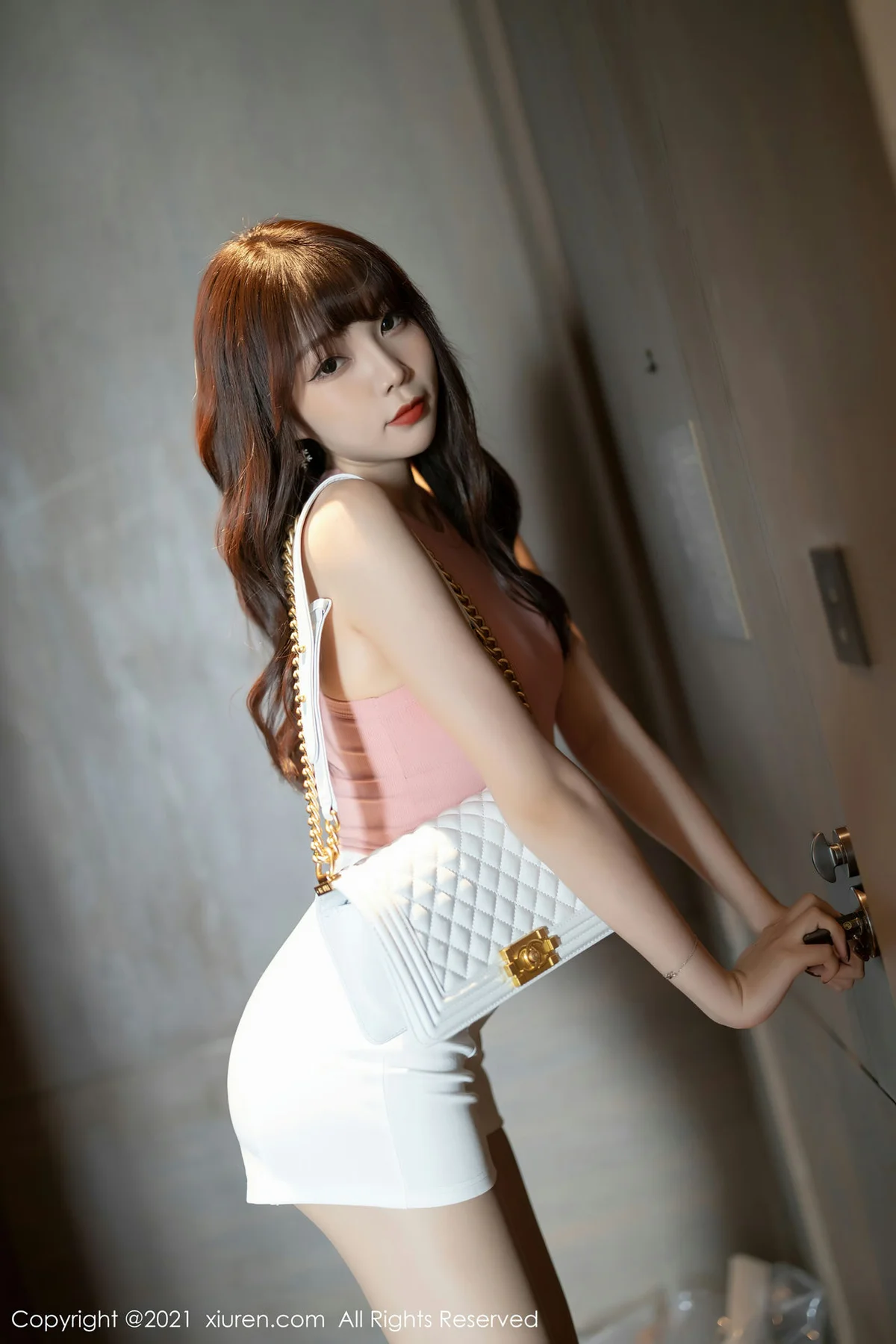 XiuRen 秀人 No.3245 粉色吊带 芝芝Booty 白色超短牛仔裤 - 4