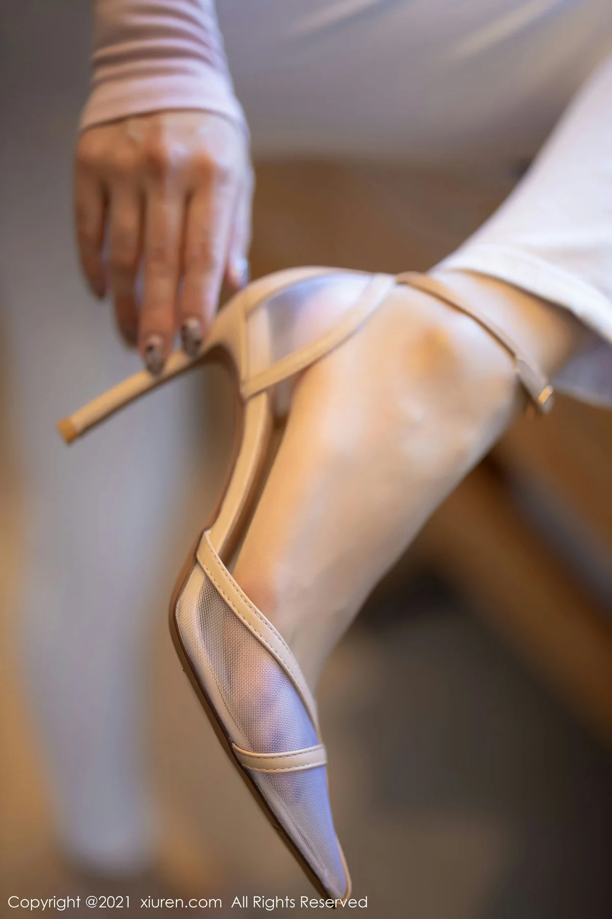 XiuRen 秀人 No.3253  轻透丝袜御姐气息 徐安安 三亚旅拍 - 5