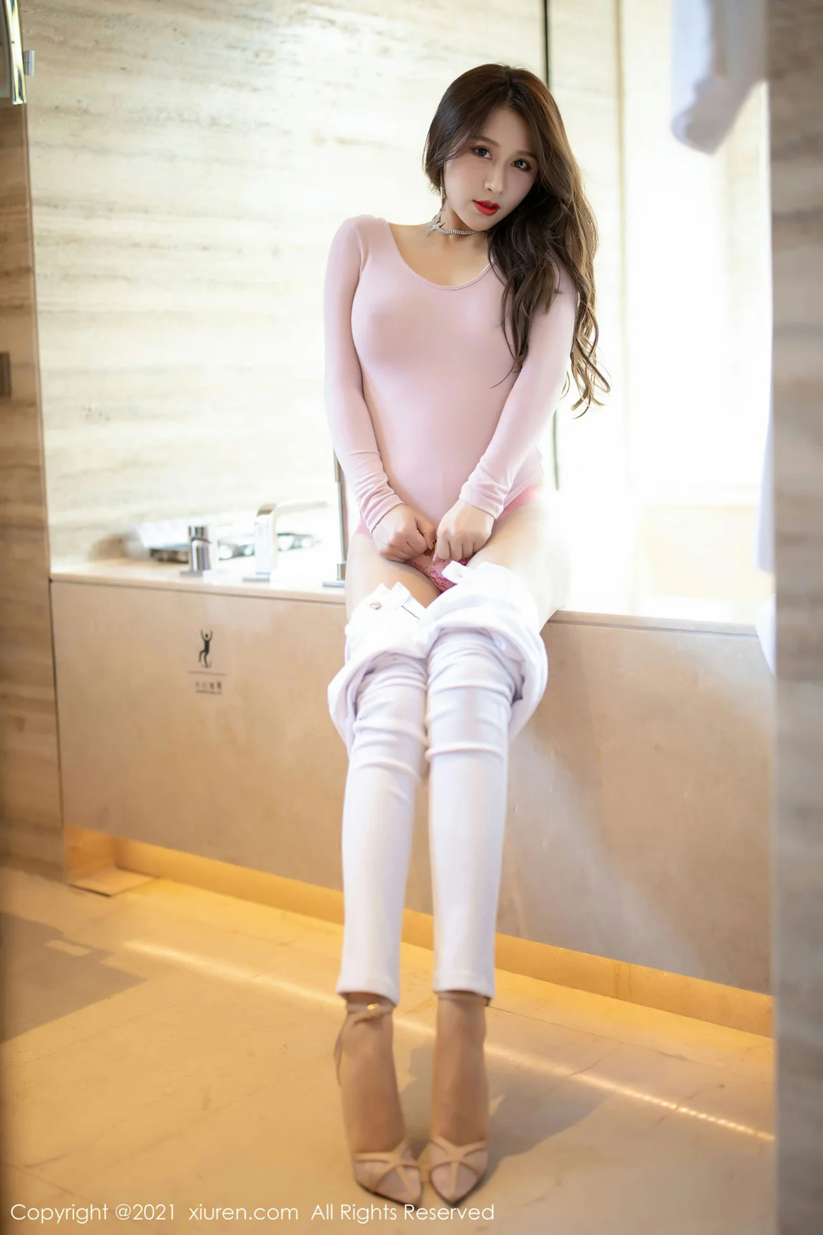 XiuRen 秀人 No.3253  轻透丝袜御姐气息 徐安安 三亚旅拍 - 5