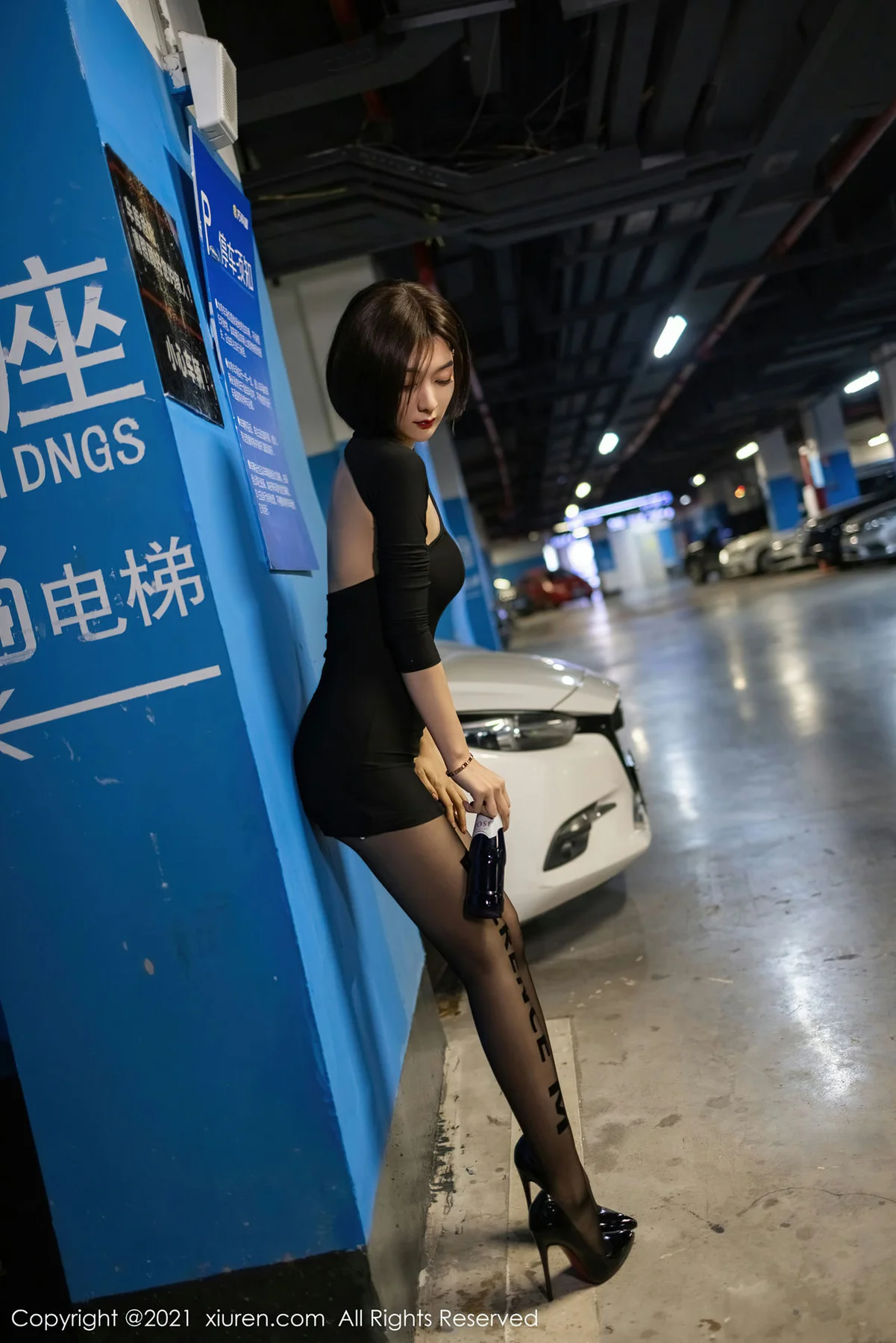 XiuRen 秀人 No.3264  停车场买醉美女剧情主题 Angela00 - 1