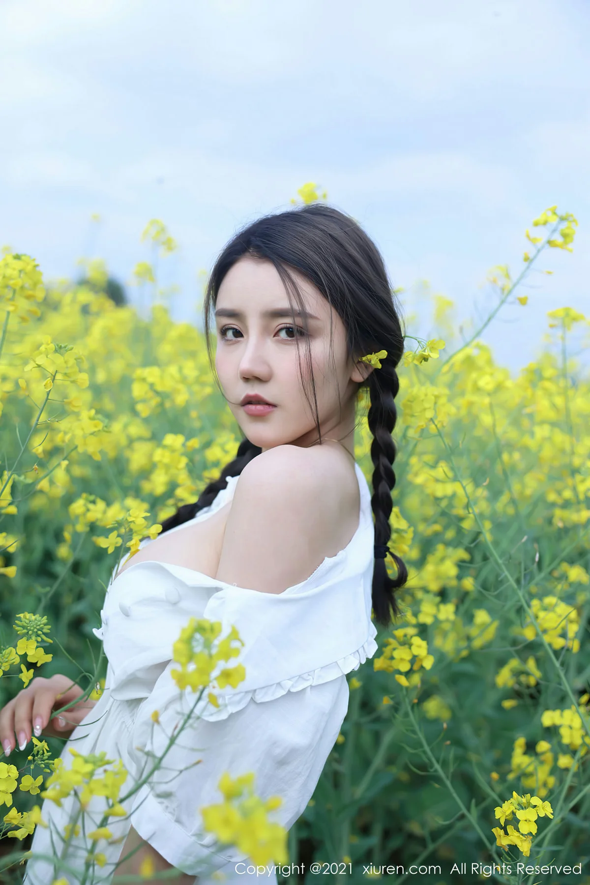 XiuRen 秀人 No.3276   户外花丛外拍系列 夏西CiCi - 7