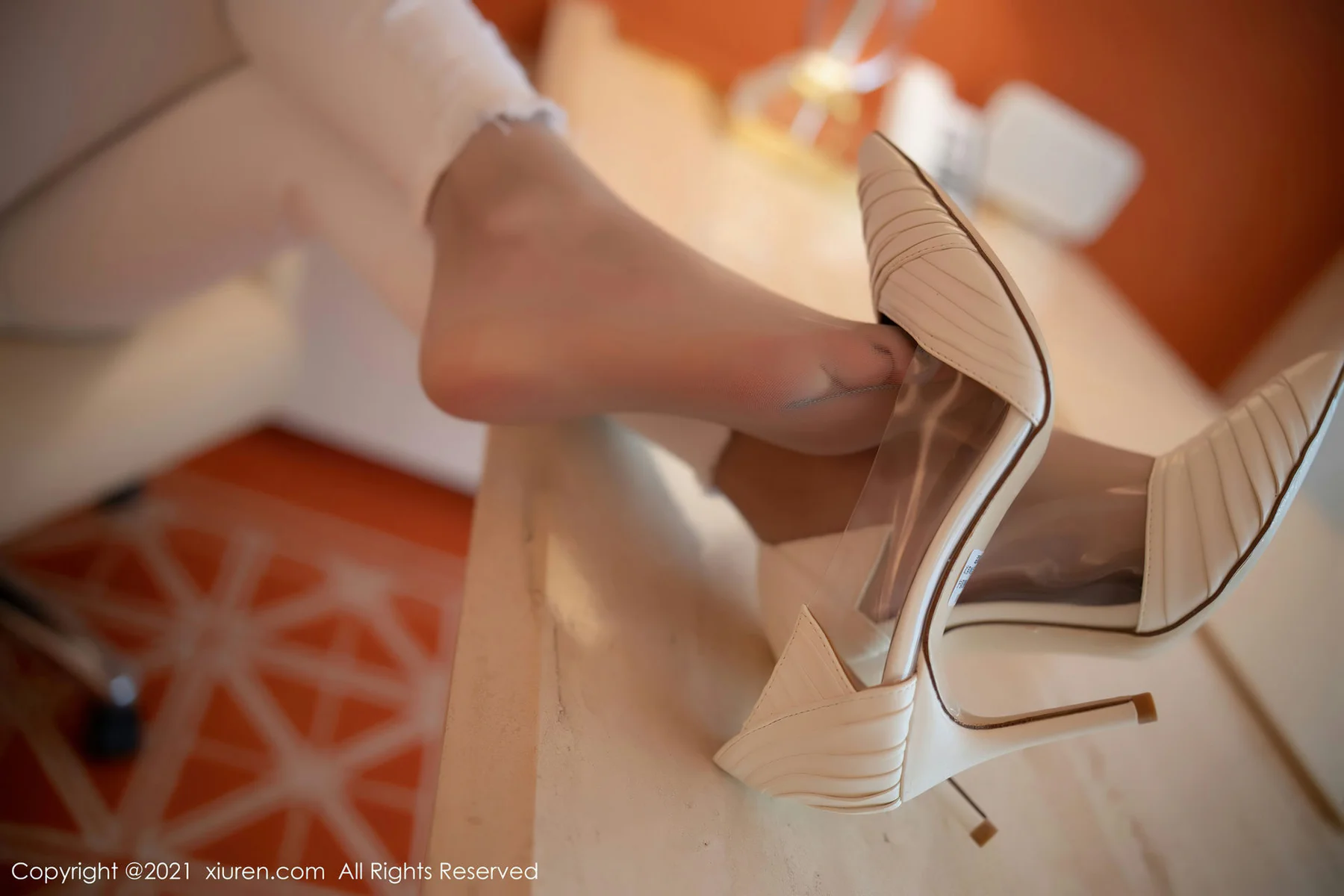 XiuRen 秀人 No.3303  紧身上衣与白色牛仔 梦心月  澳门心愿旅拍 - 10