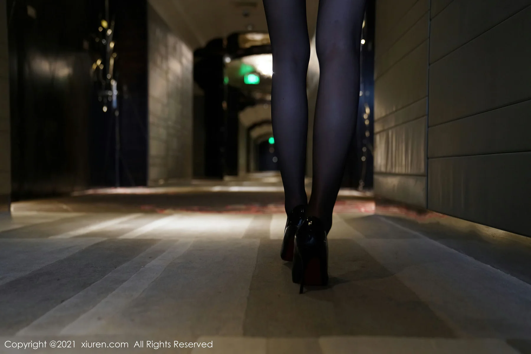 XiuRen 秀人 No.3442  鲜艳动人红色连衣裙 周于希Sandy 性感写真 - 9