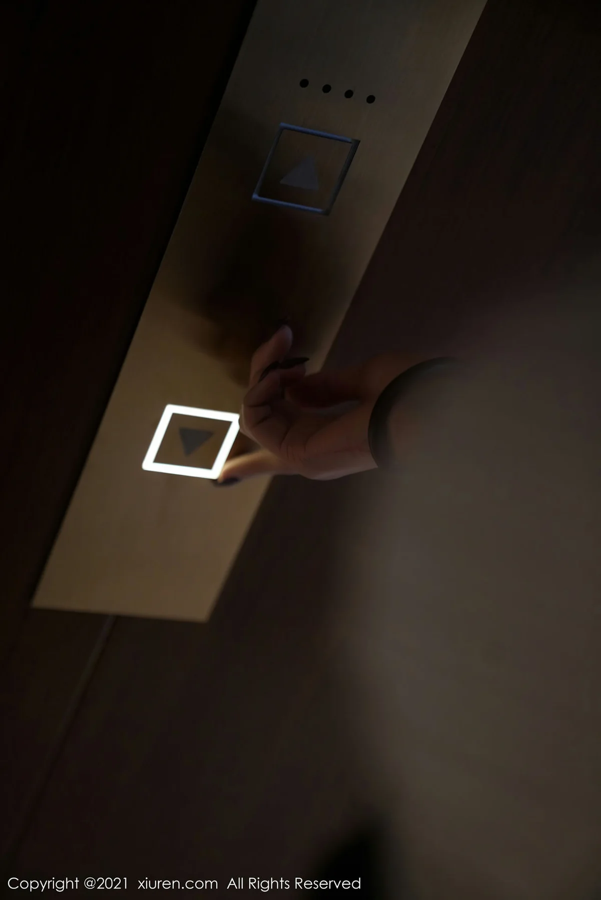 XiuRen 秀人 No.3486  酒店电梯口偶遇 蓝夏Akasha 北京旅拍写真 - 1