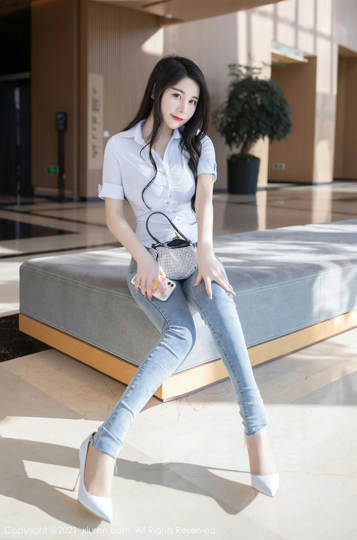 XiuRen 秀人 No.3501  爆乳衬衫 美七Mia 澳门旅拍写真 - 5