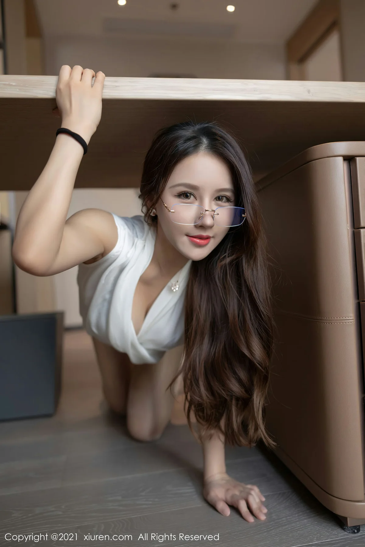 XiuRen 秀人 No.3623 眼镜OL 徐安安 江浙沪旅拍3 - 6