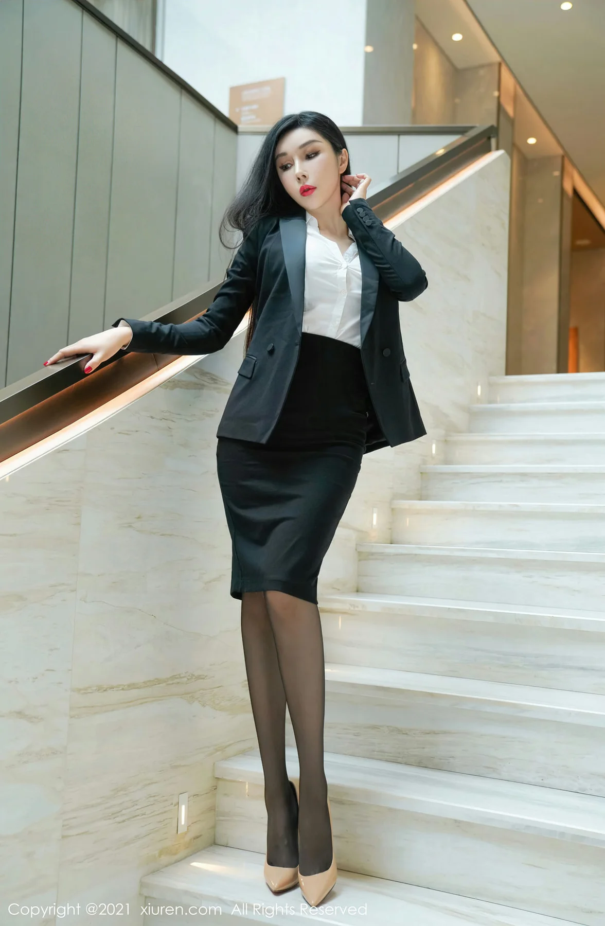 XiuRen 秀人 No.3672 职场OL 田冰冰 性感写真 - 1