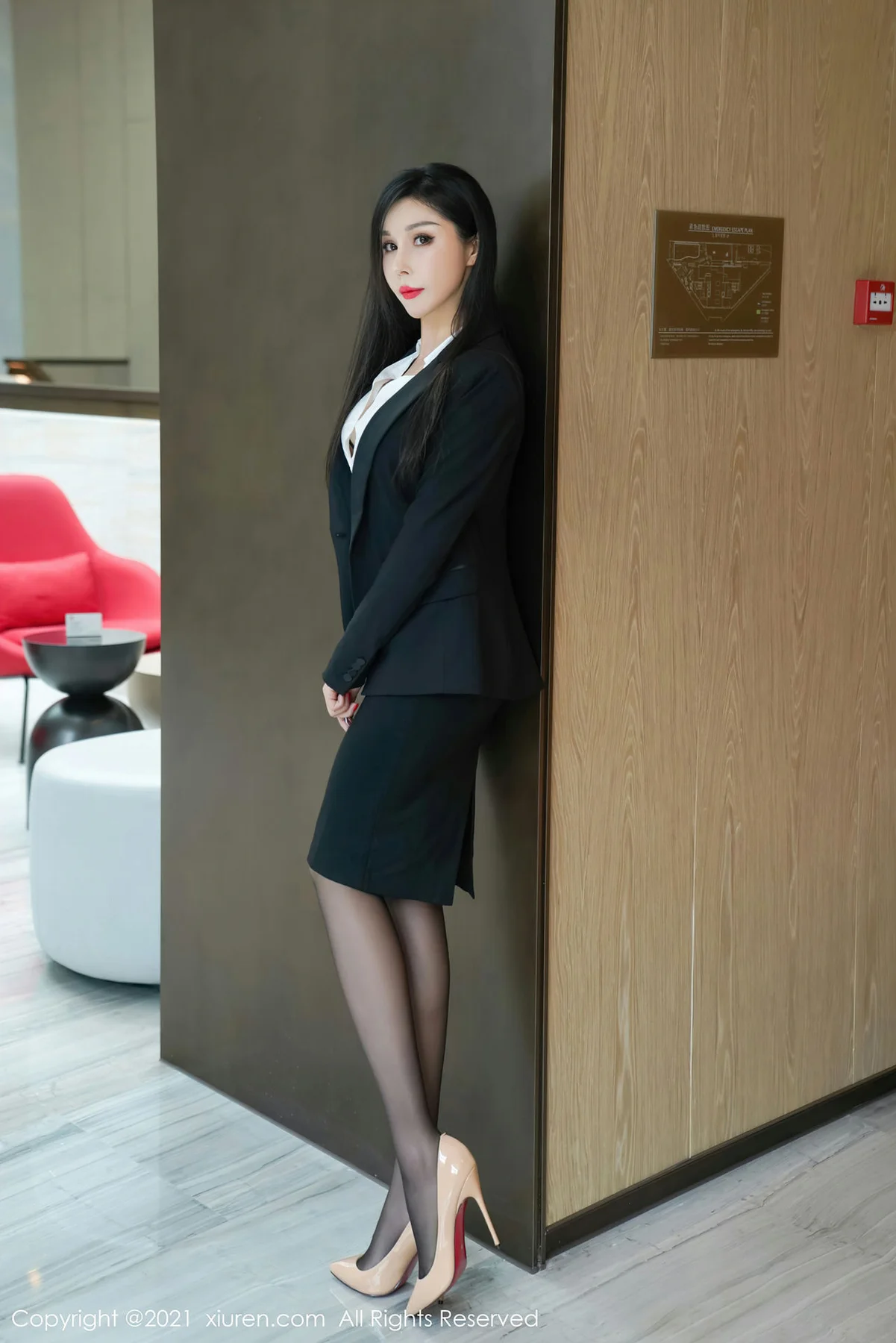 XiuRen 秀人 No.3672 职场OL 田冰冰 性感写真 - 9