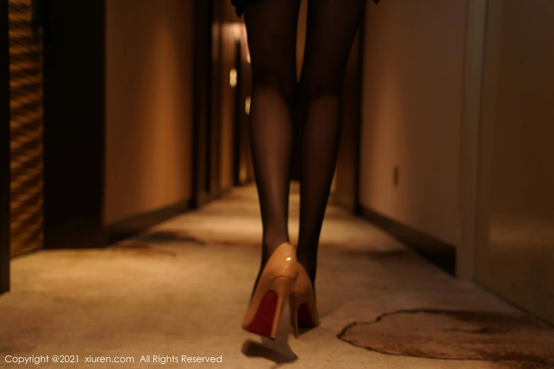 XiuRen 秀人 No.3672 职场OL 田冰冰 性感写真 - 6