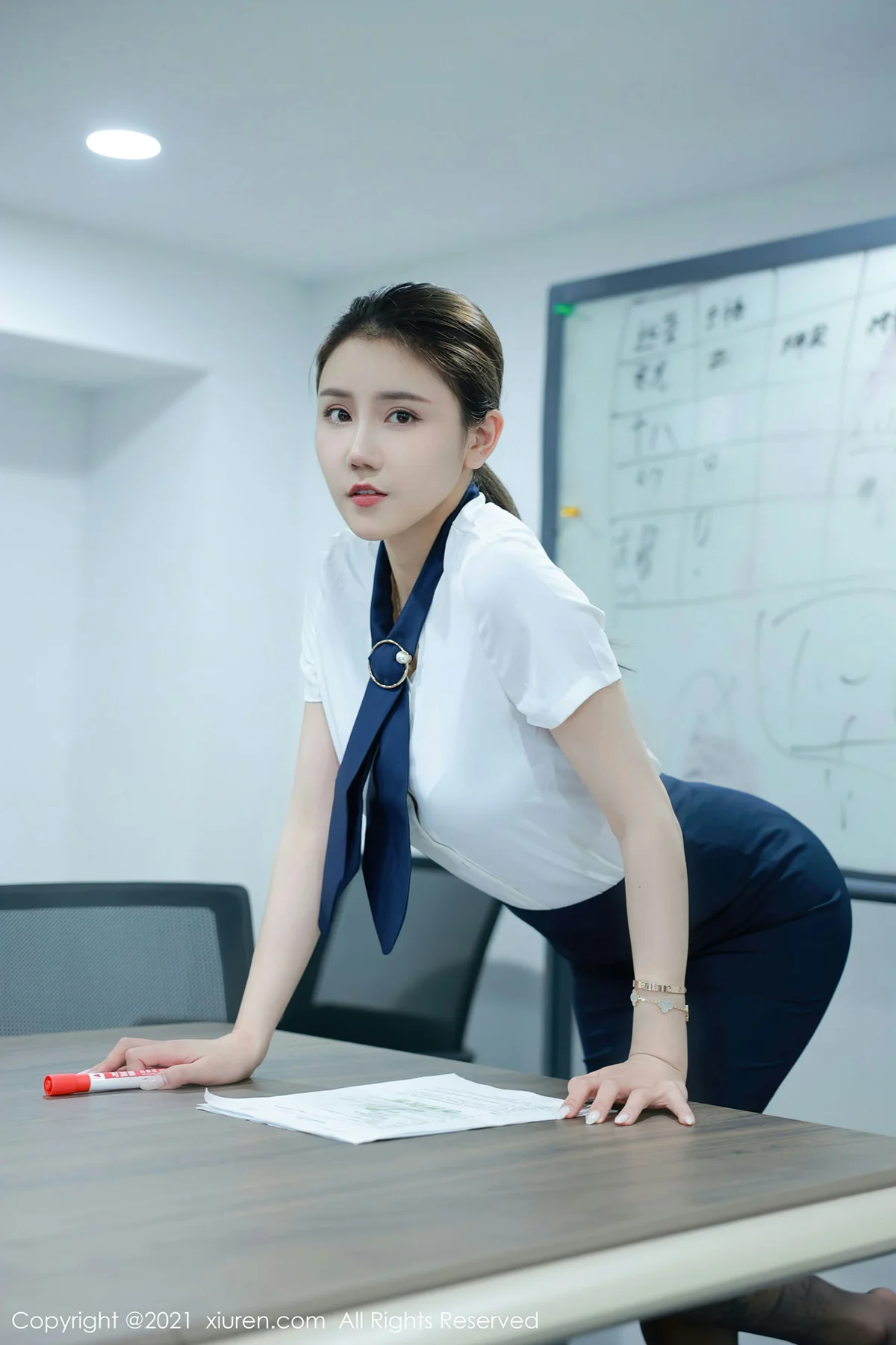 XiuRen 秀人 No.3682 秘书OL剧情系列 夏西CiCi 性感写真3 - 5